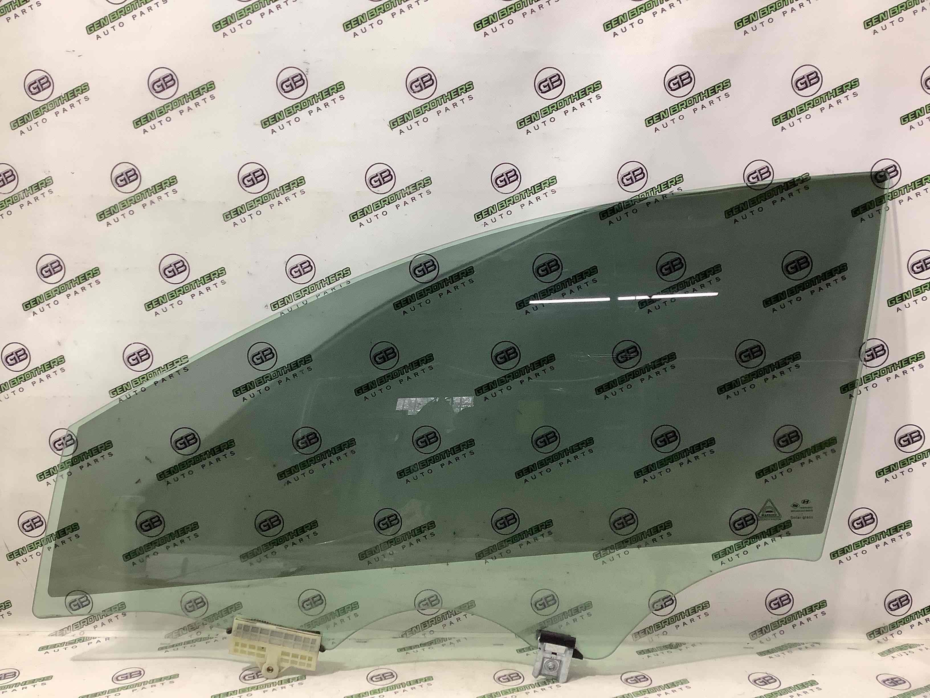 Скло переднє ліве