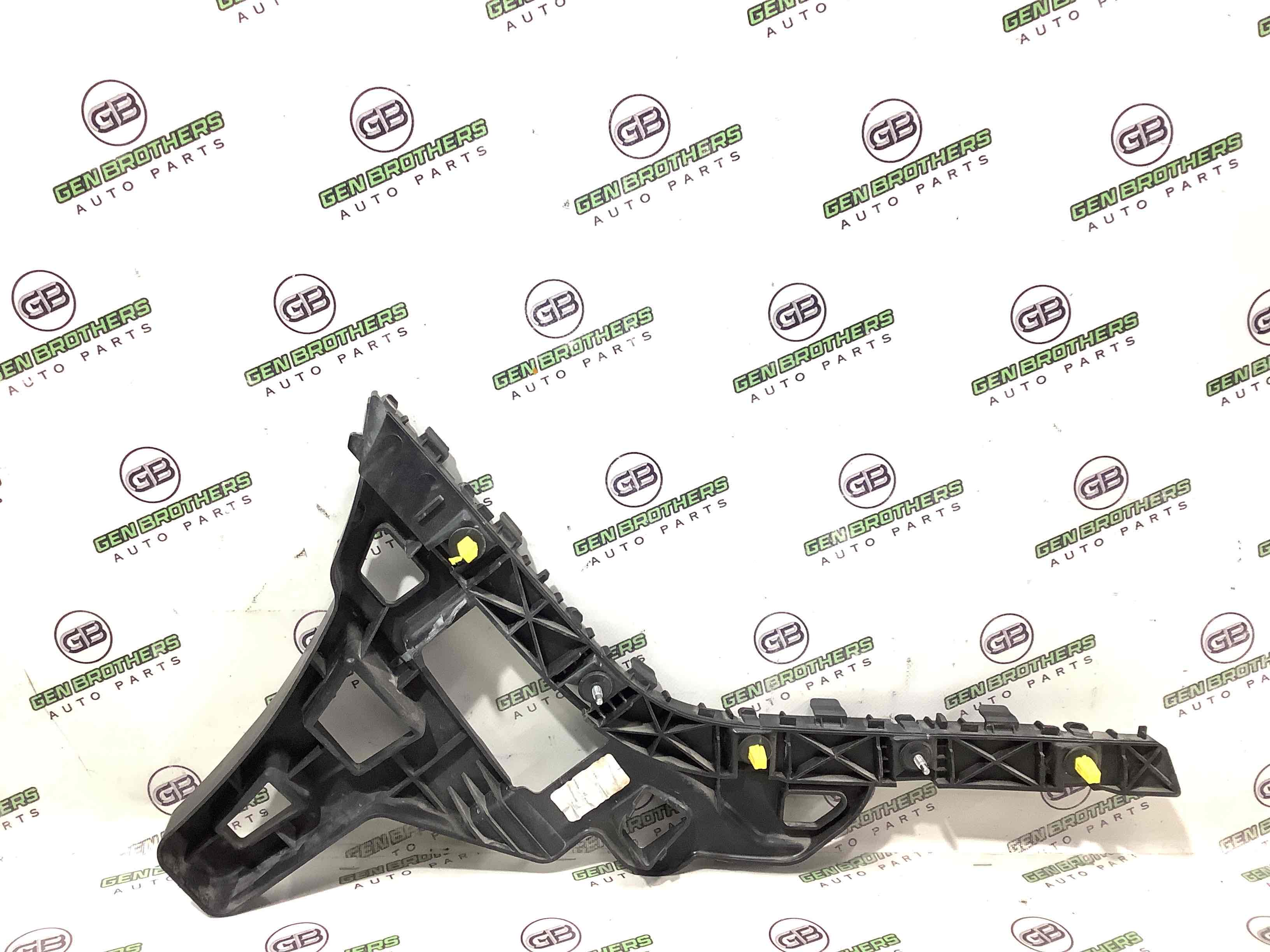 Кріплення заднього бампера праве