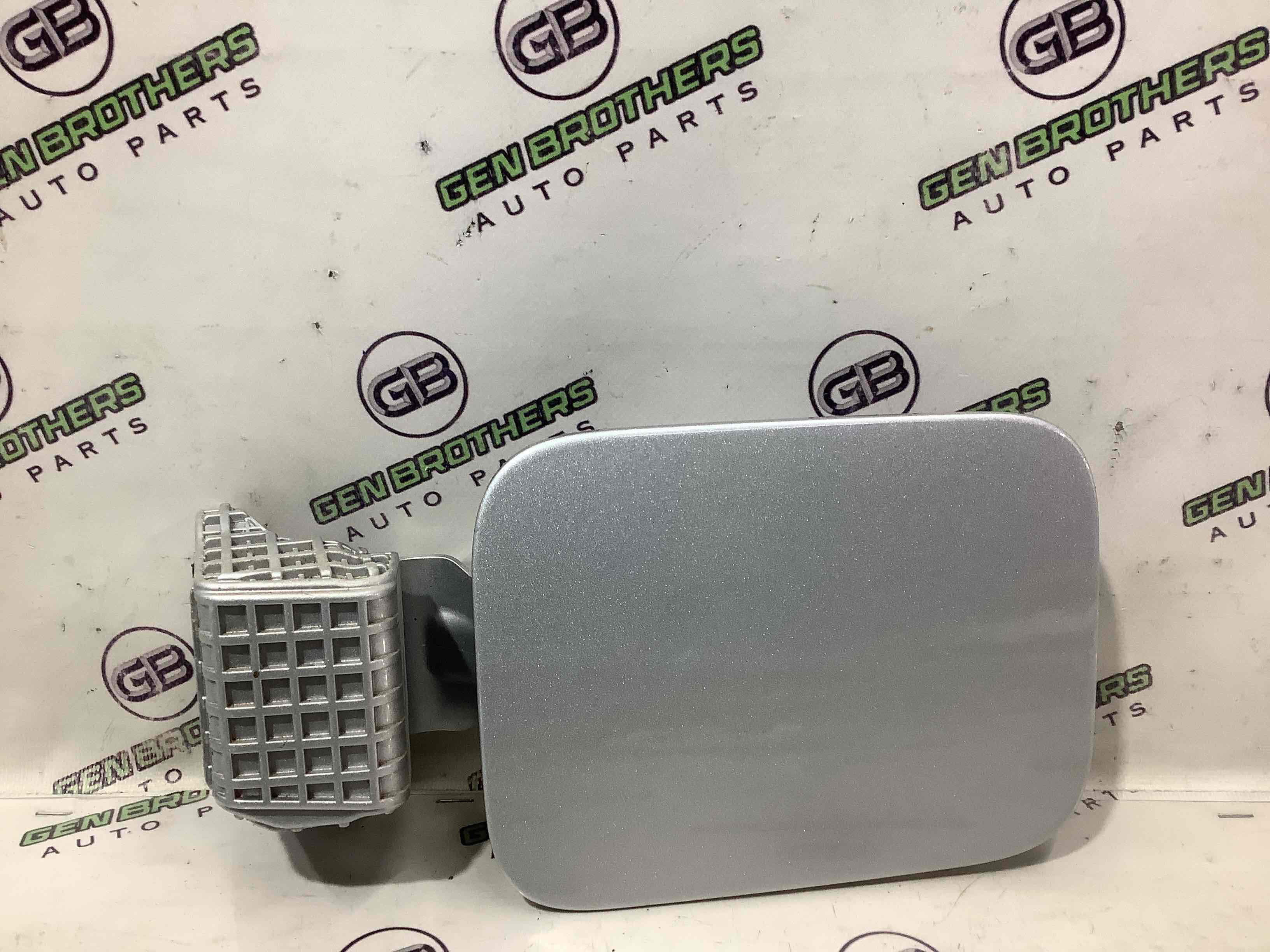 Лючок бензобака