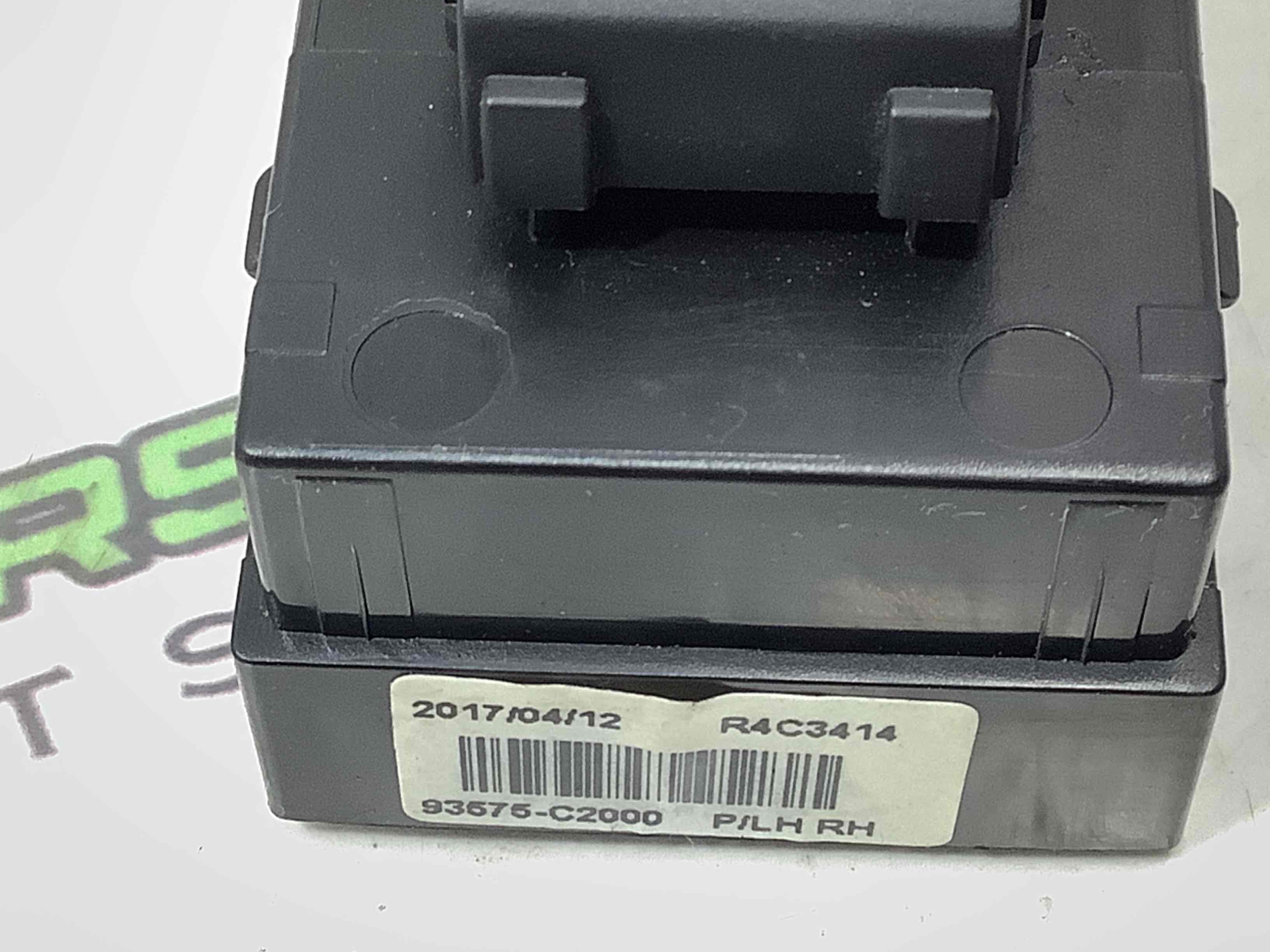 Кнопки керування склопідйомниками