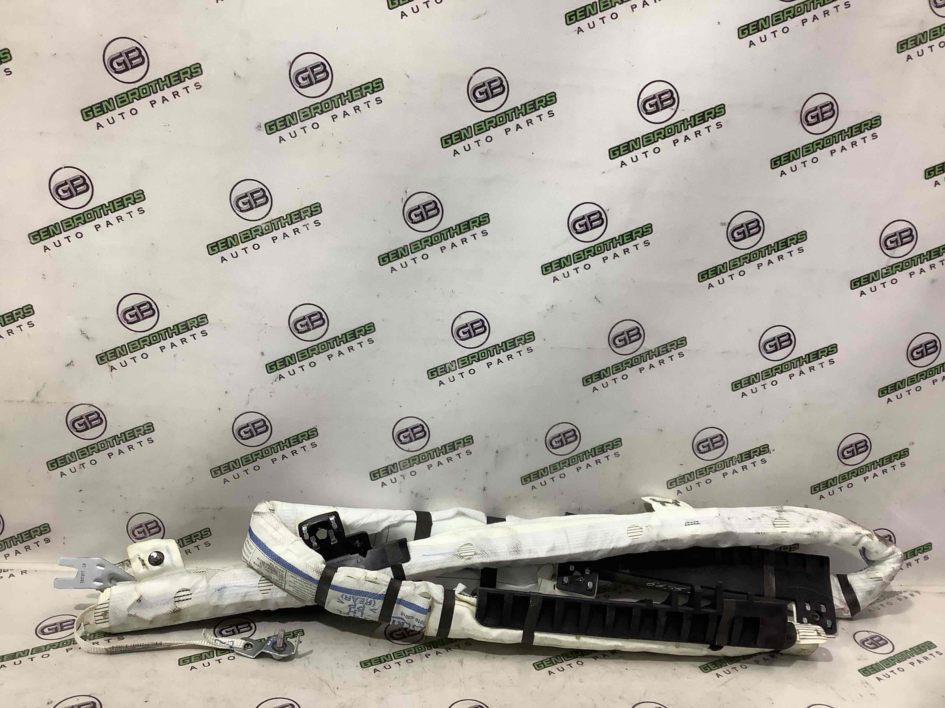 Подушка безпеки збоку шторка