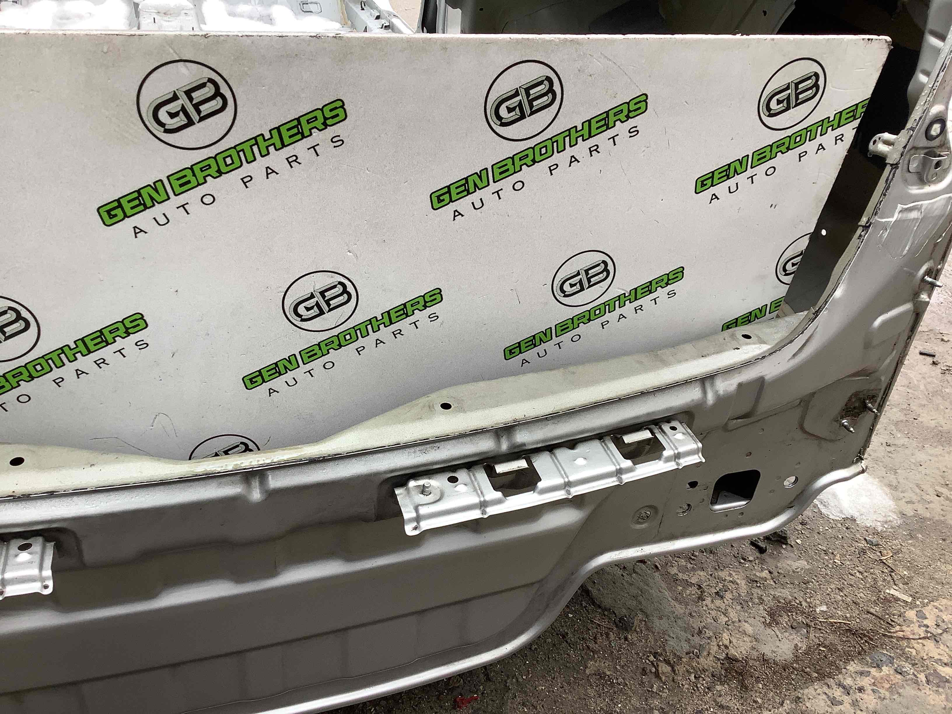 Задня панель