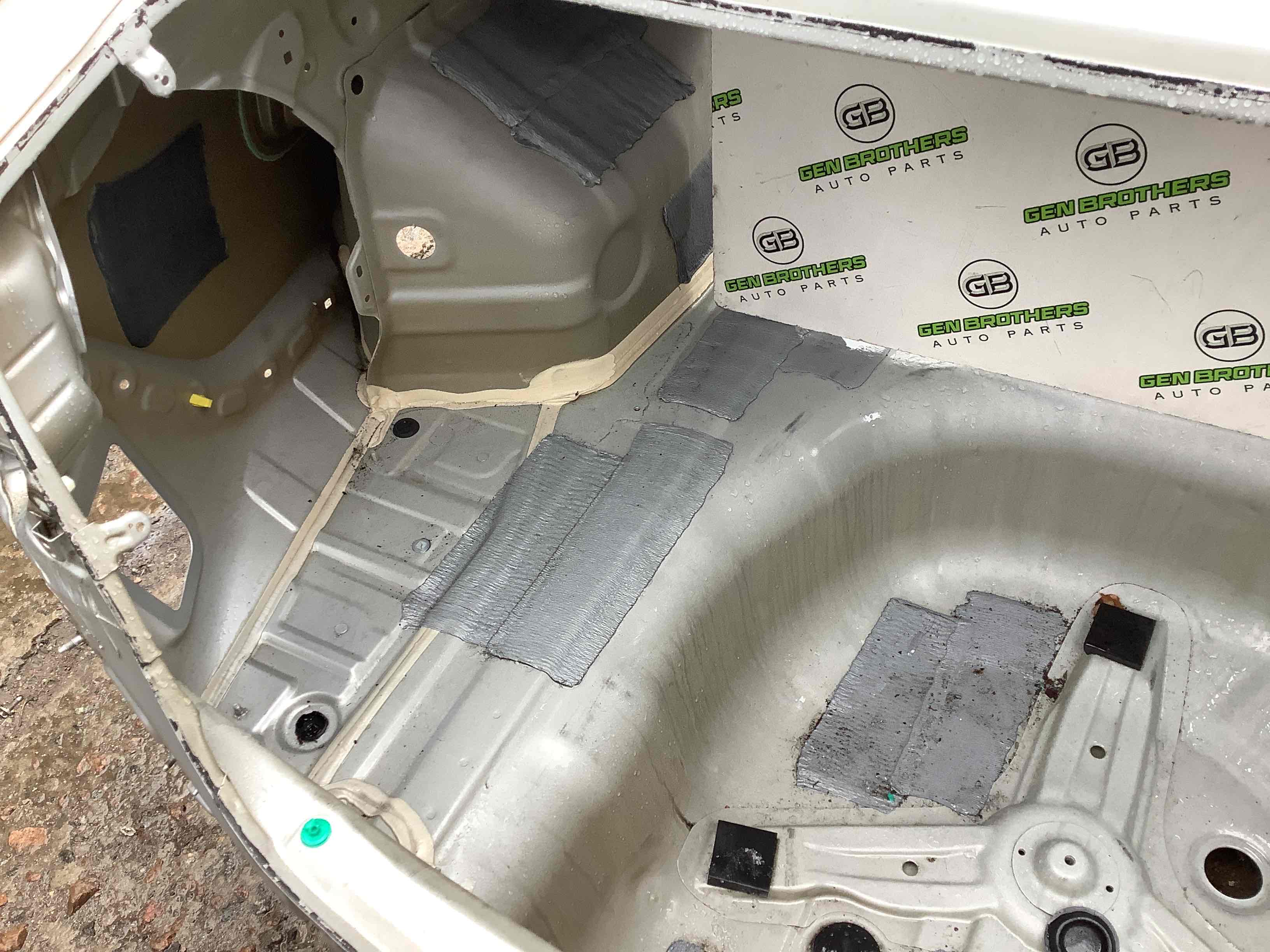 Корито багажника