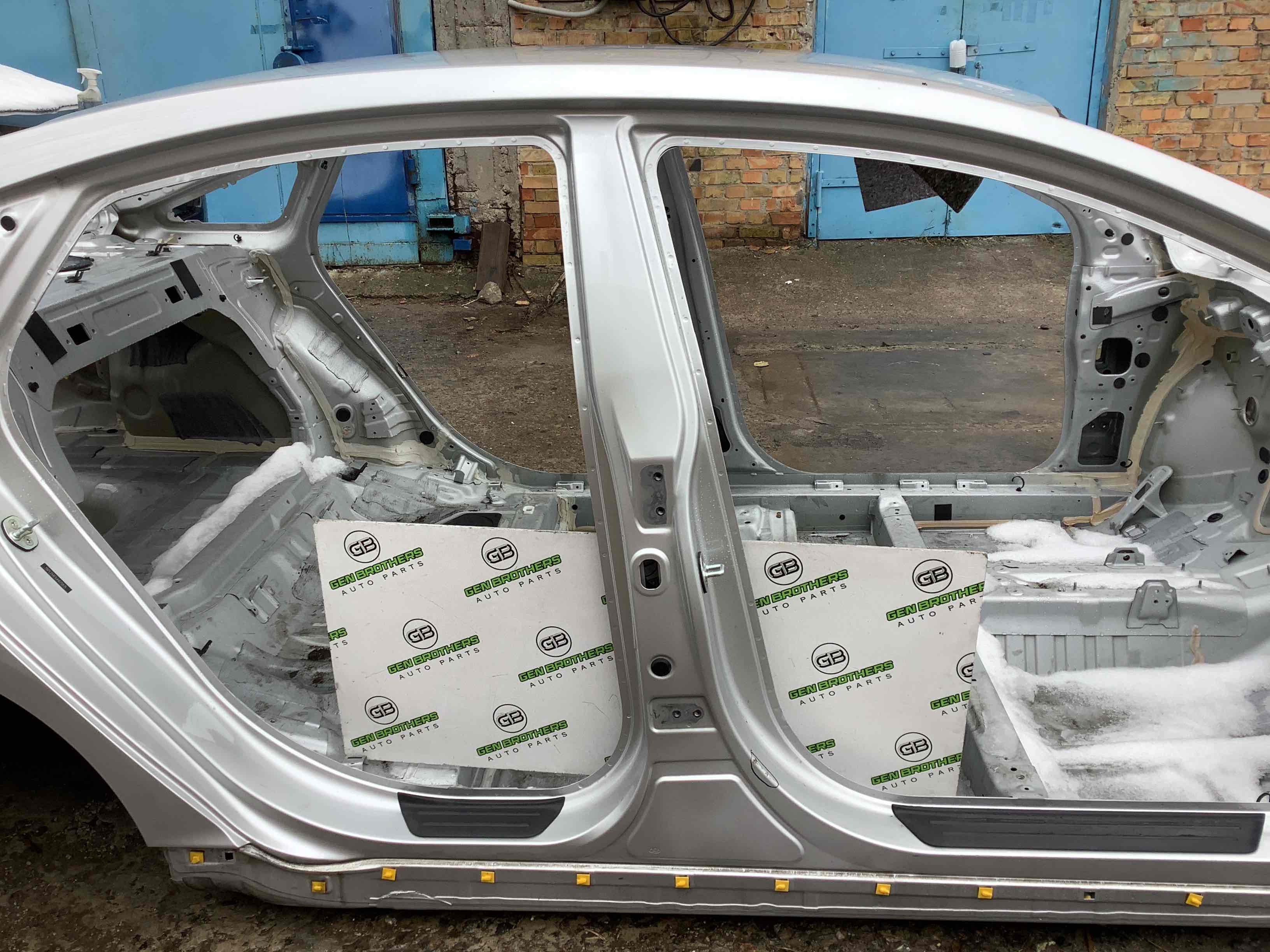 Стійки кузова та пороги