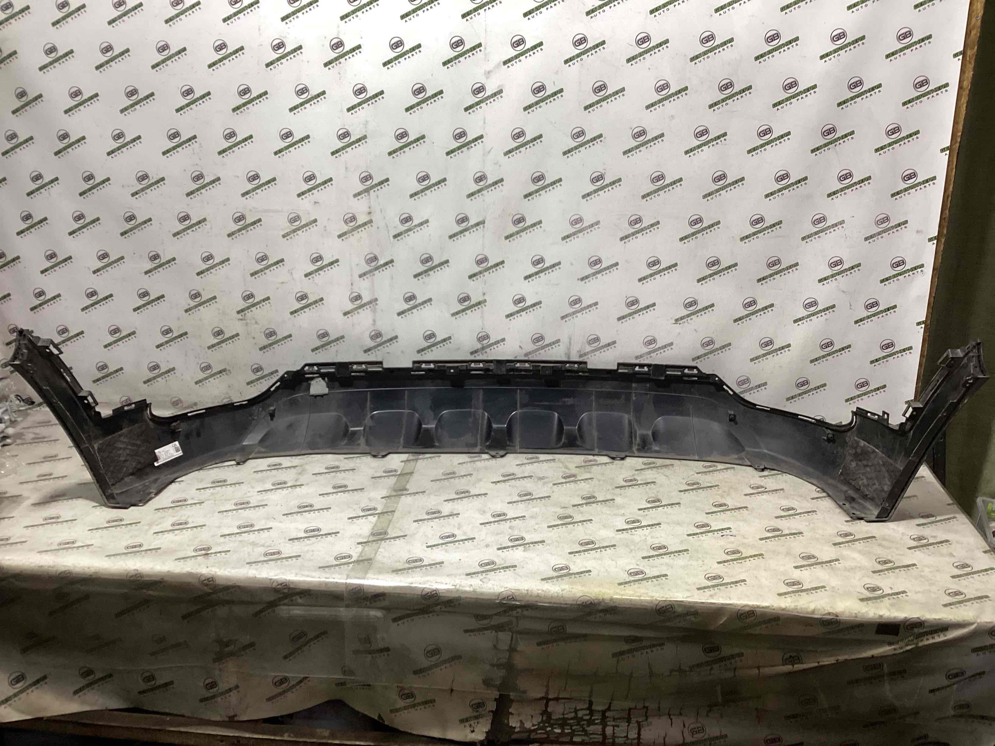 Губа бампера нижня