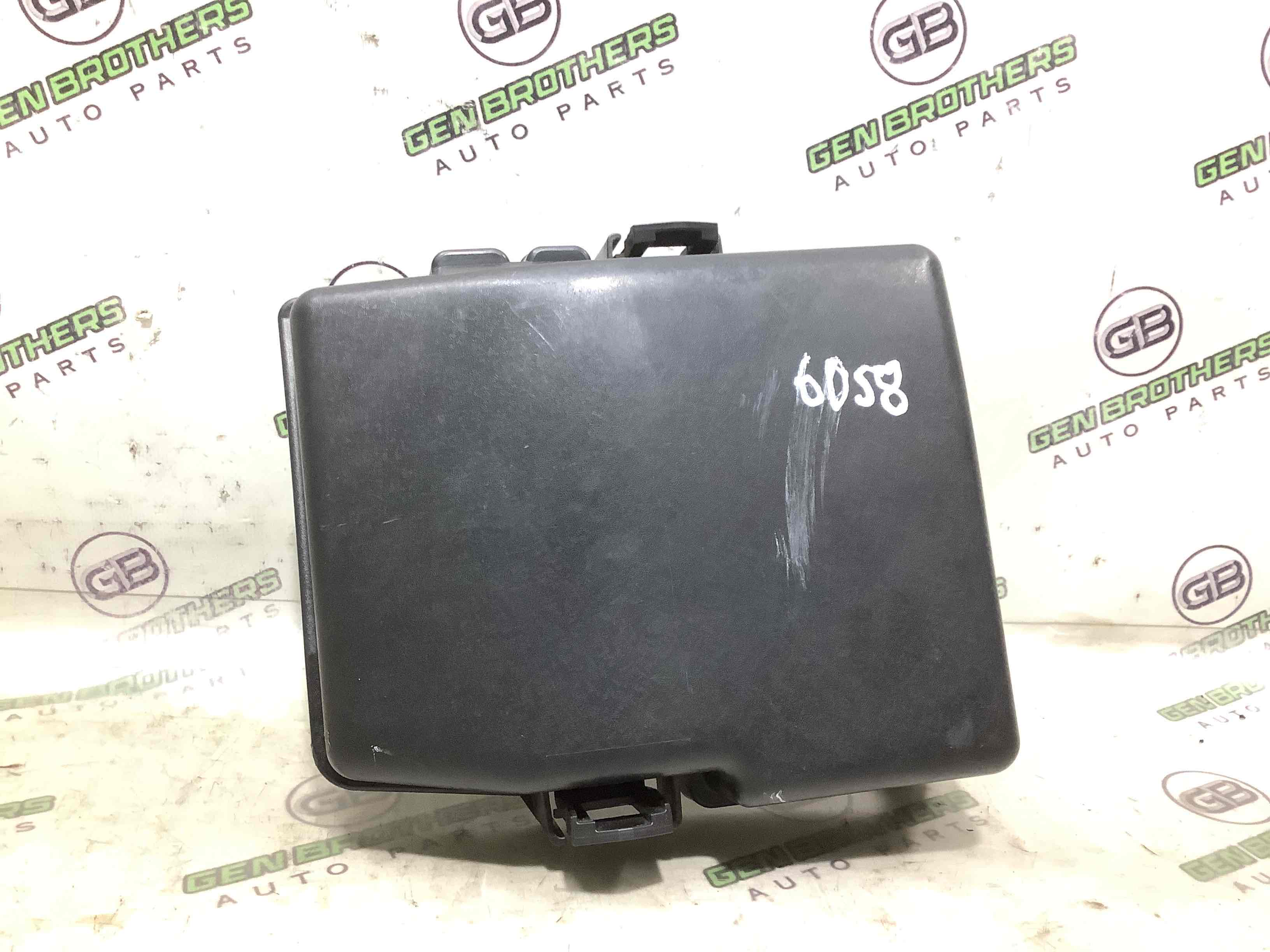 Крышка корпус блока предохранителей