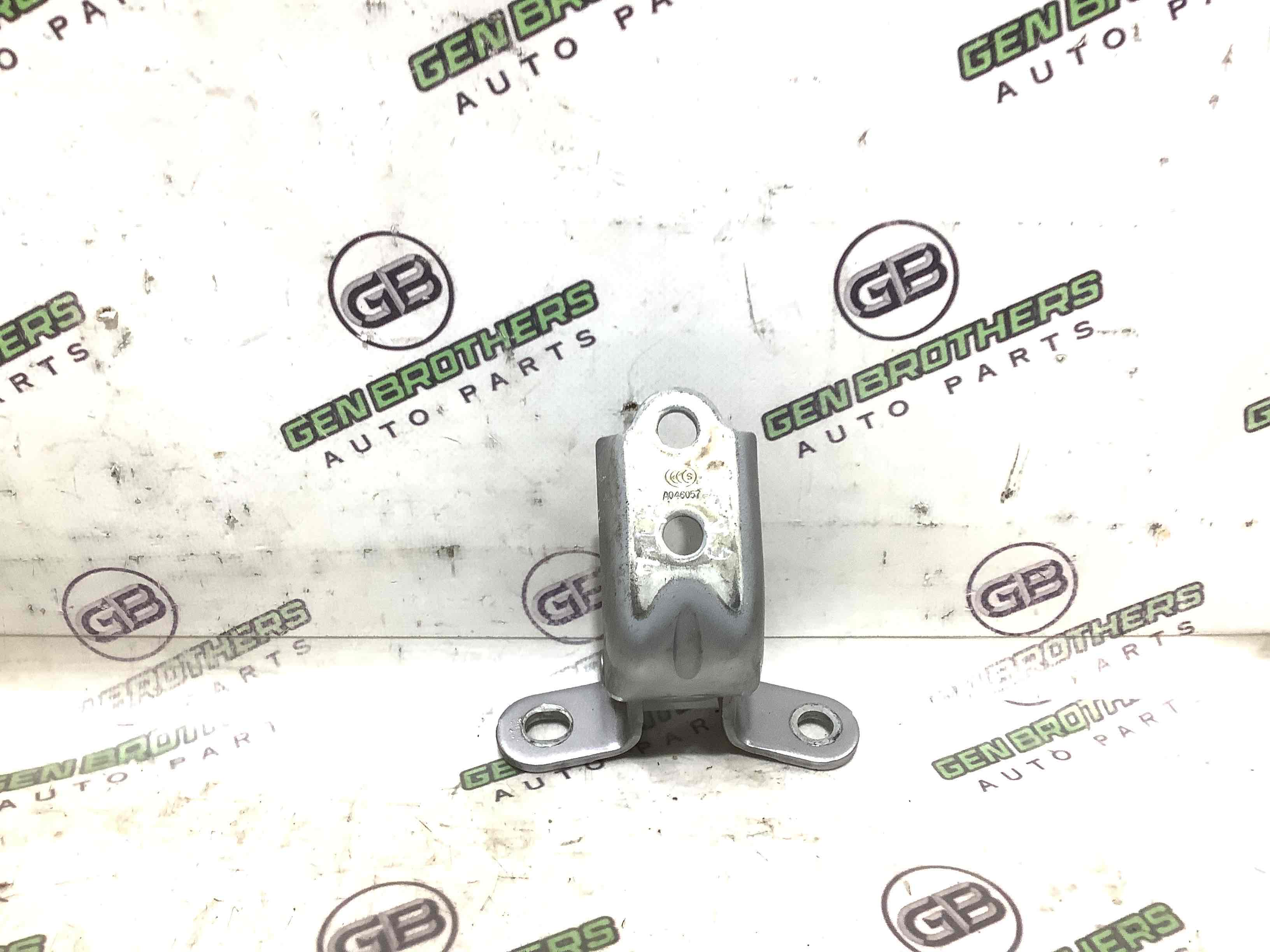 Петля двери, замок двери