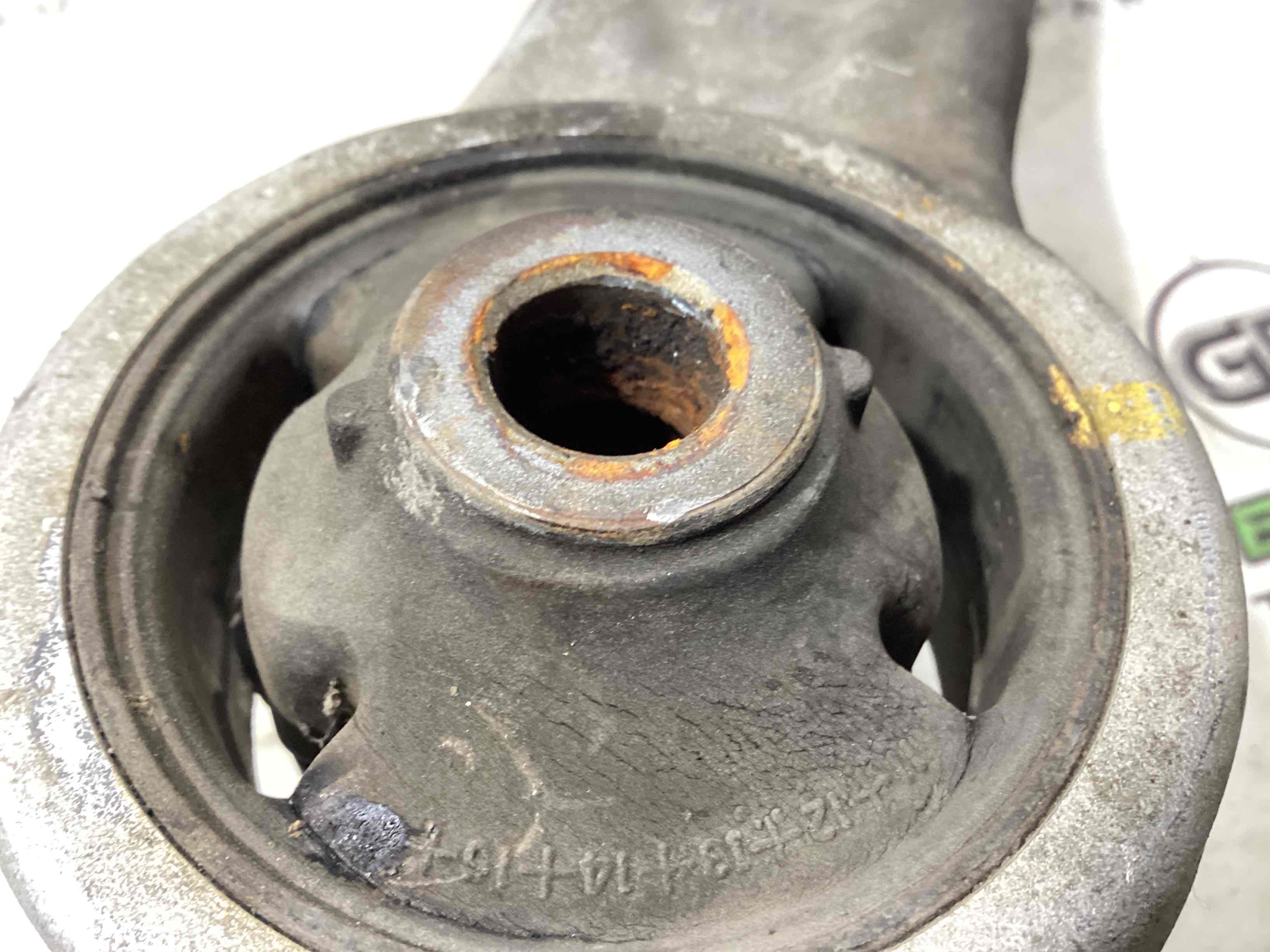 Рычаг передний правый