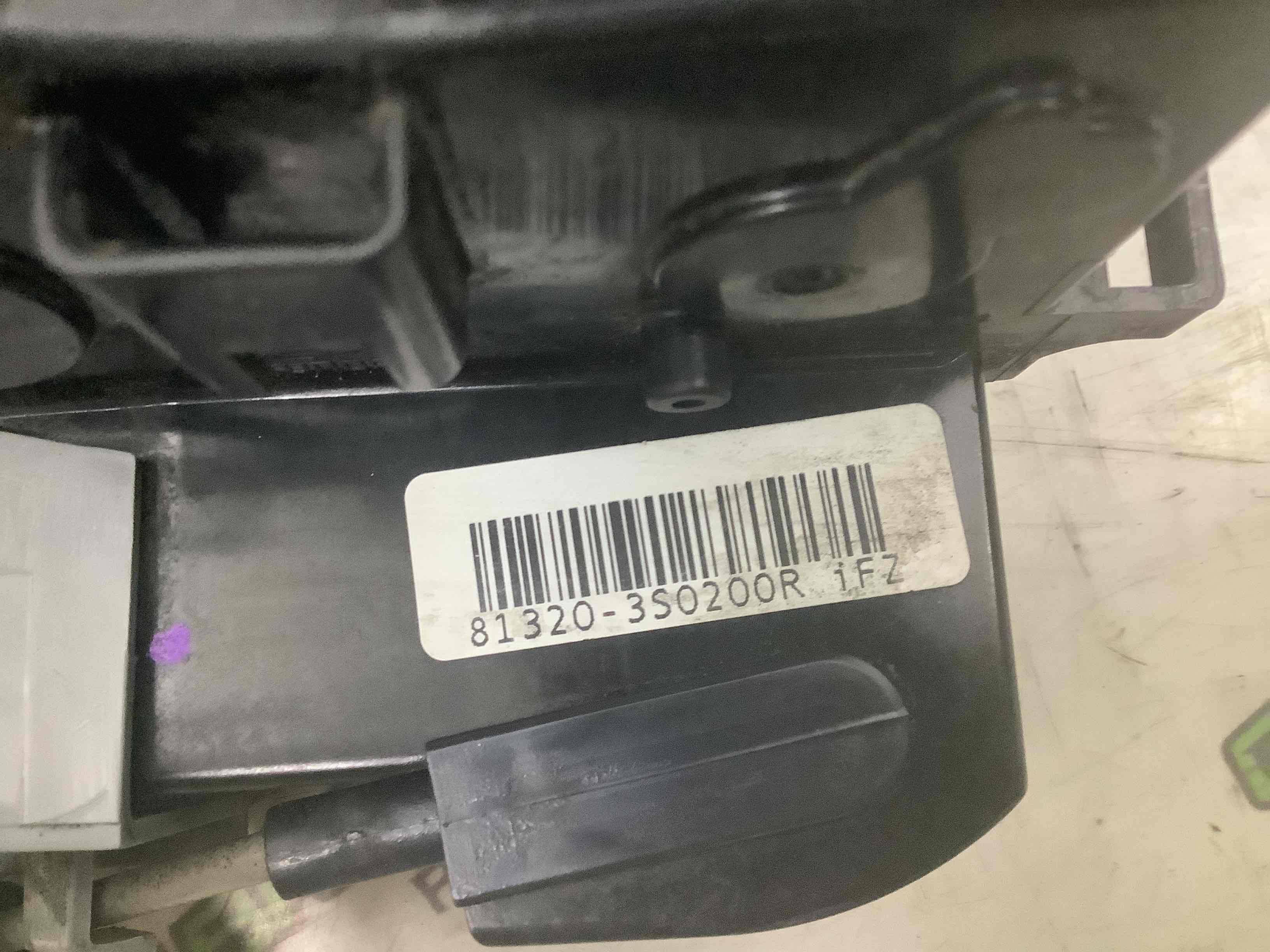 Замок двери передней правой