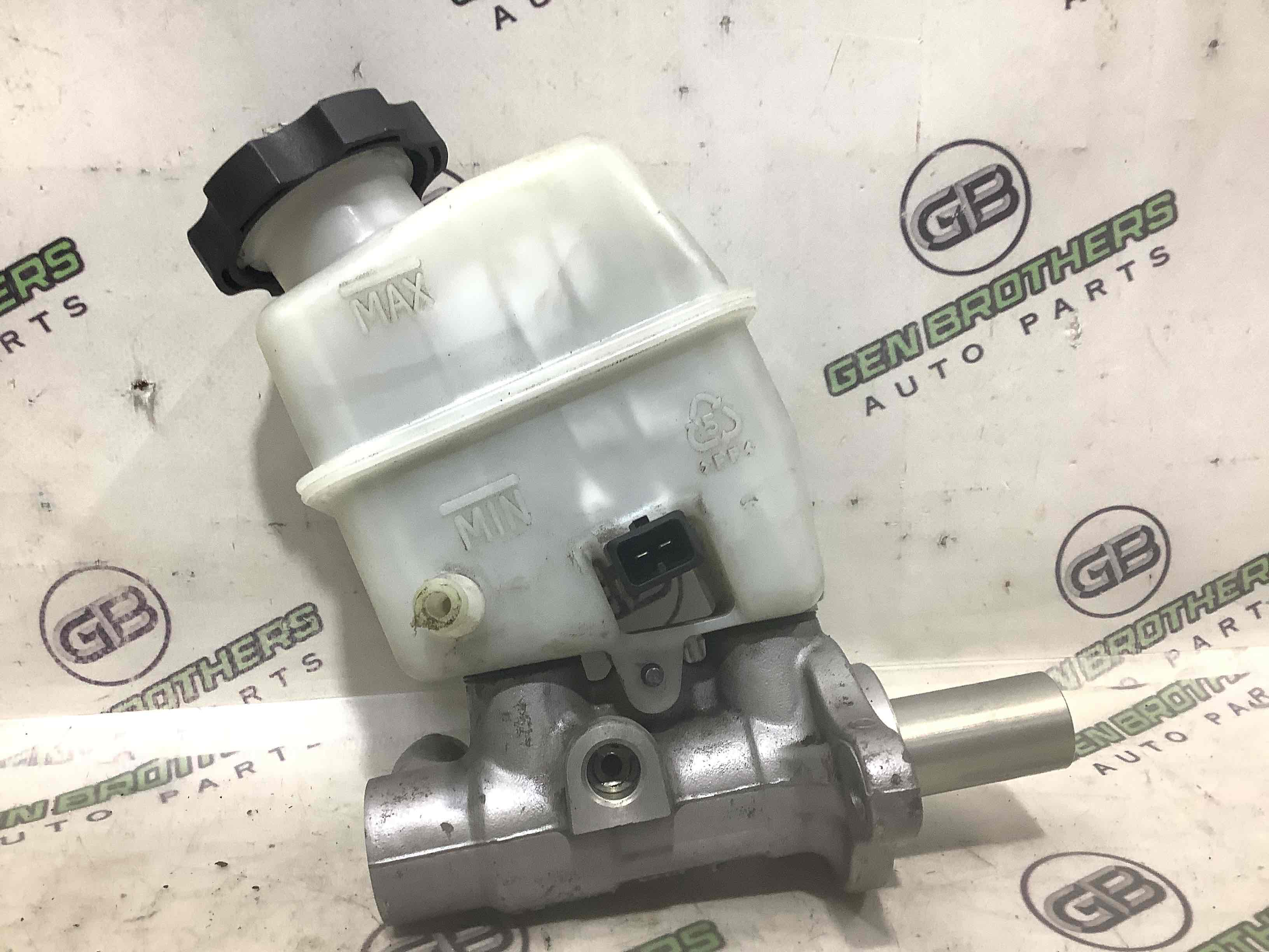 Цилиндр тормозной главный