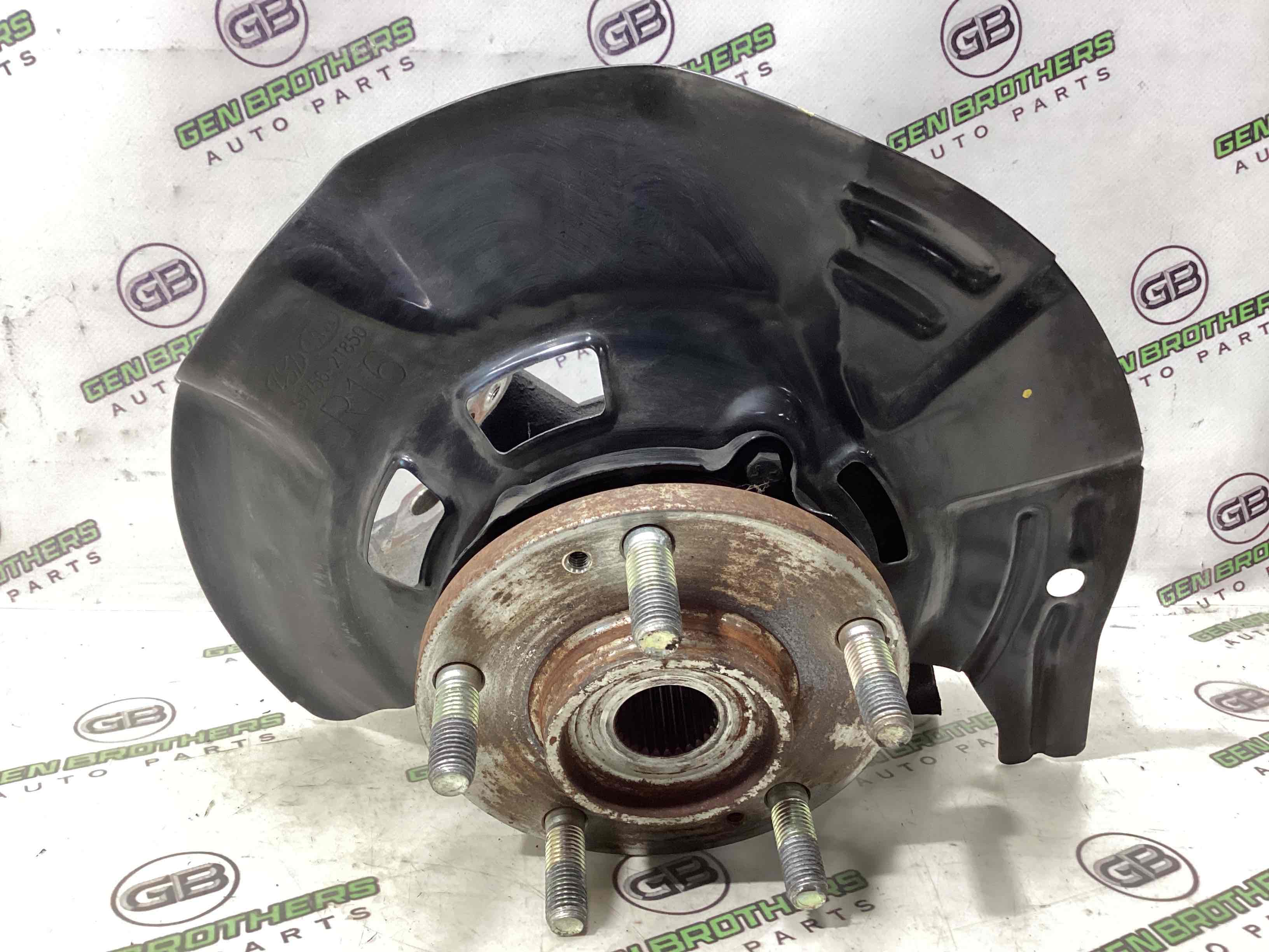 Кулак поворотный правый