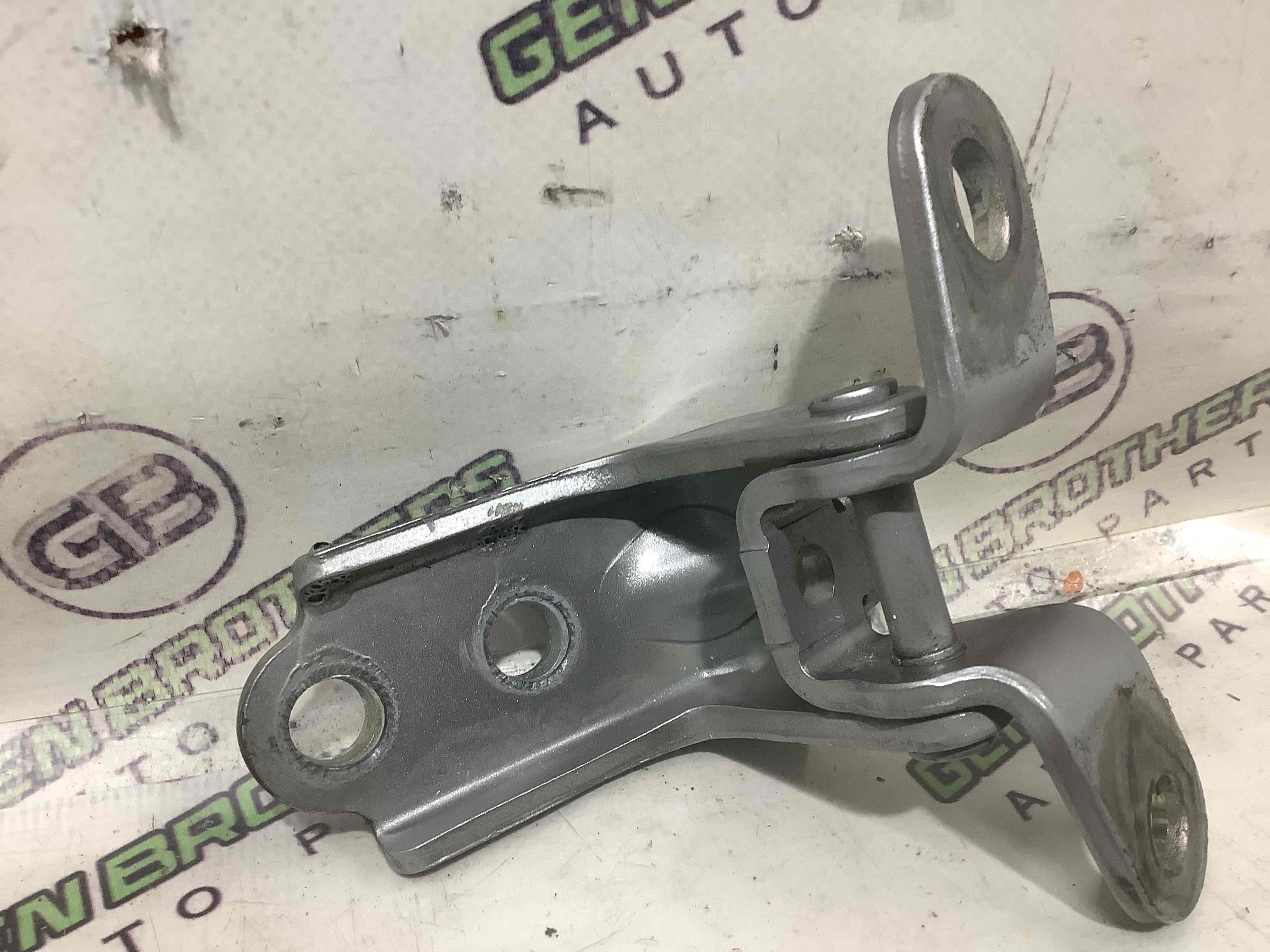 Петля двери, замок двери