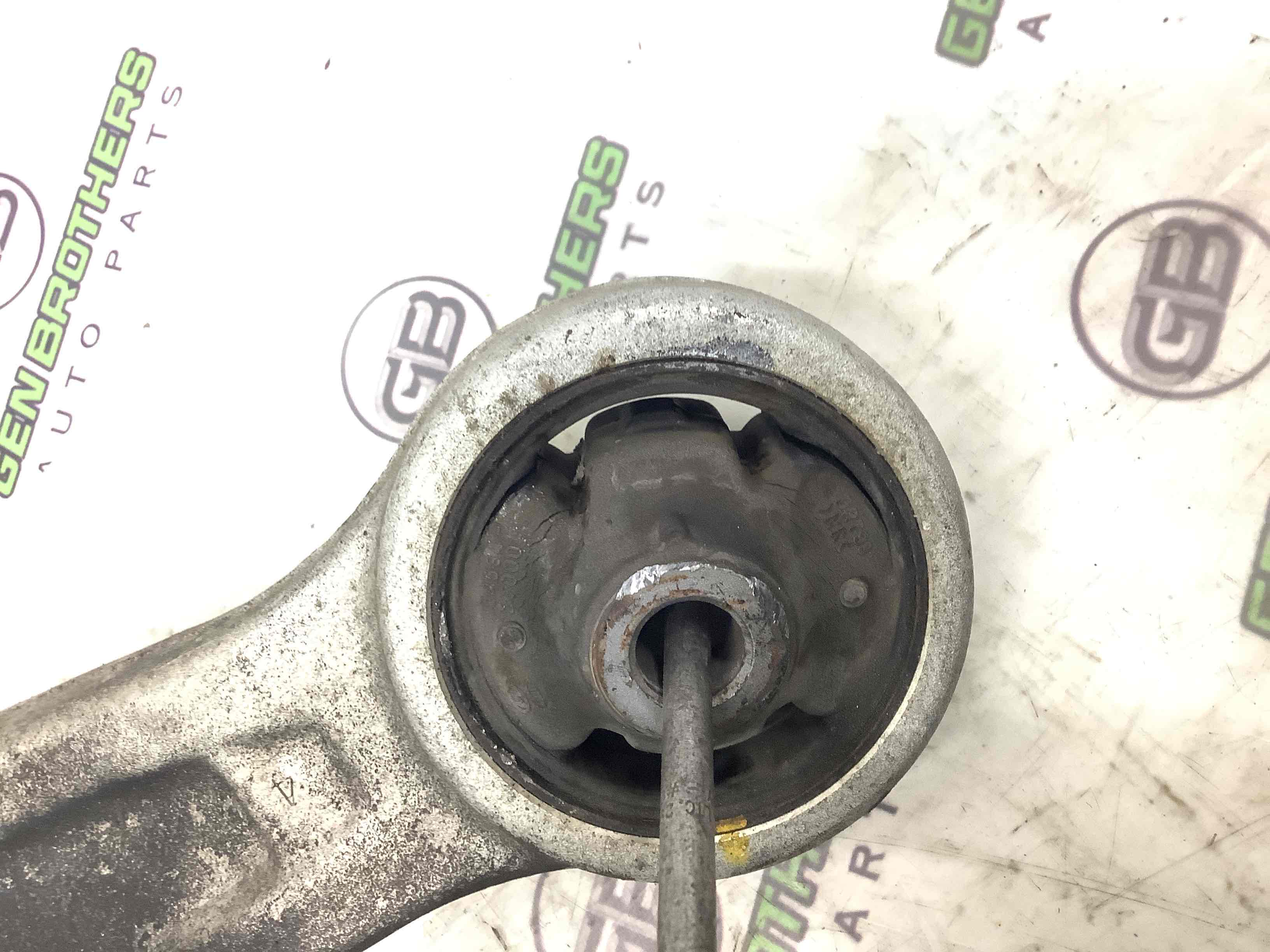 Рычаг передний левый