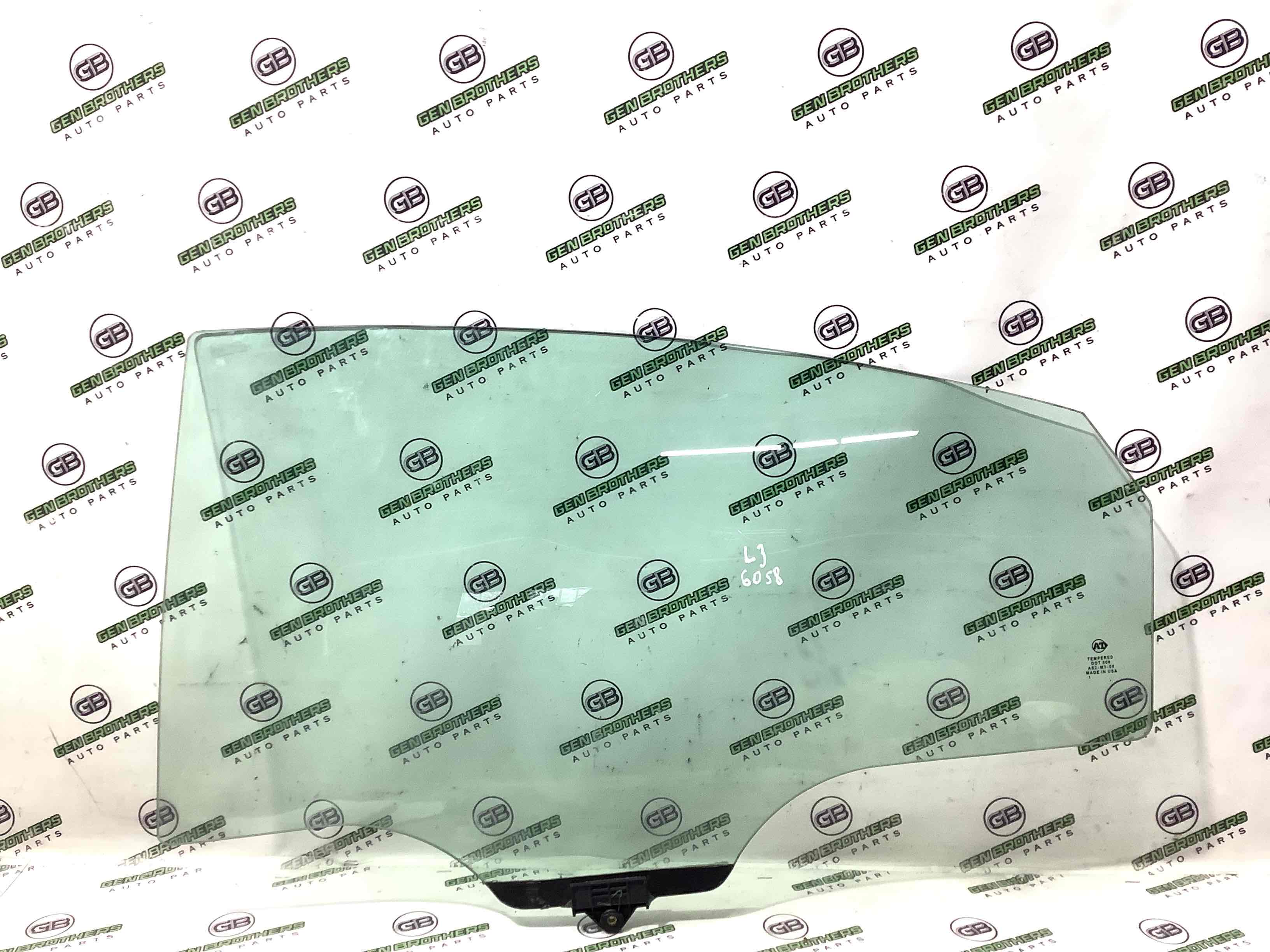 Стекло заднее левое