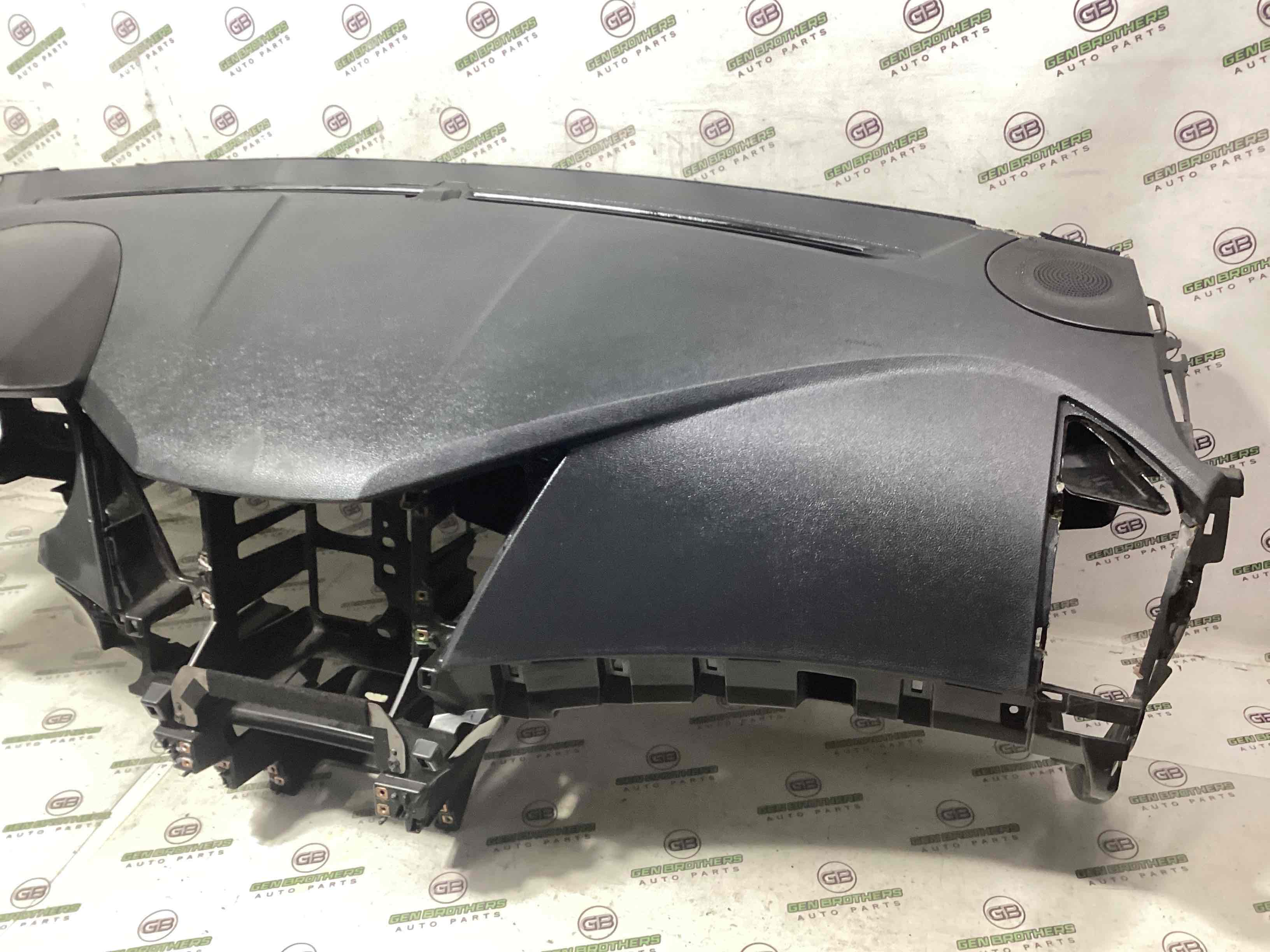 Панель передняя салона торпедо