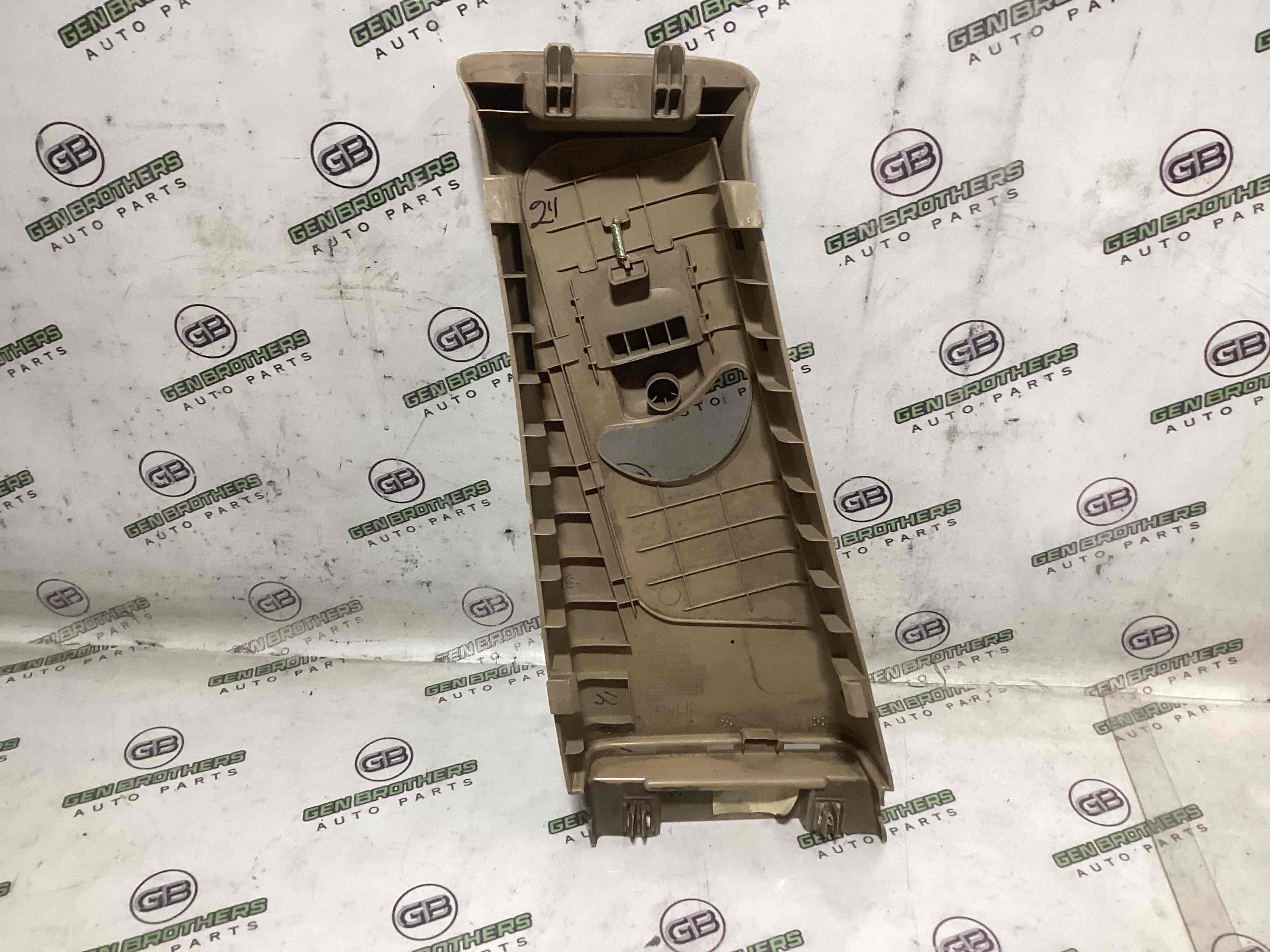 Обшивка центральной стойки правая