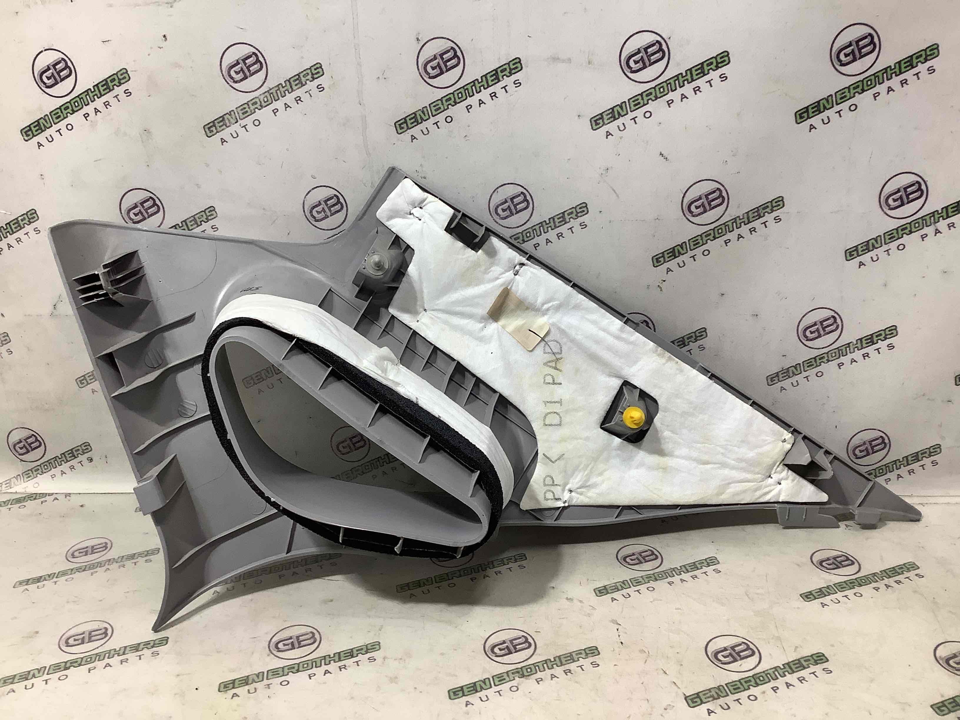 Обшивка задней стойки левая