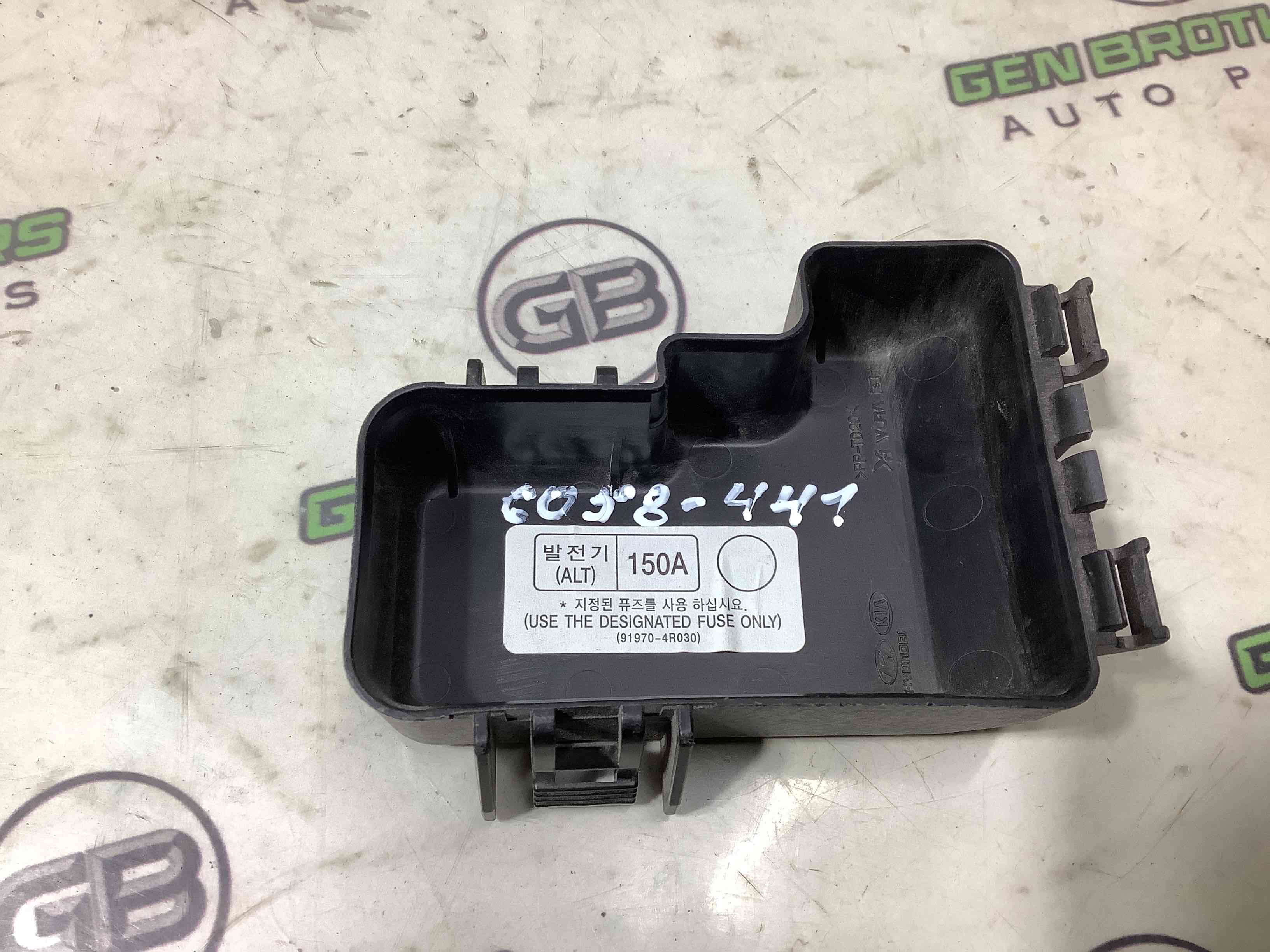 Пластик моторного отсека