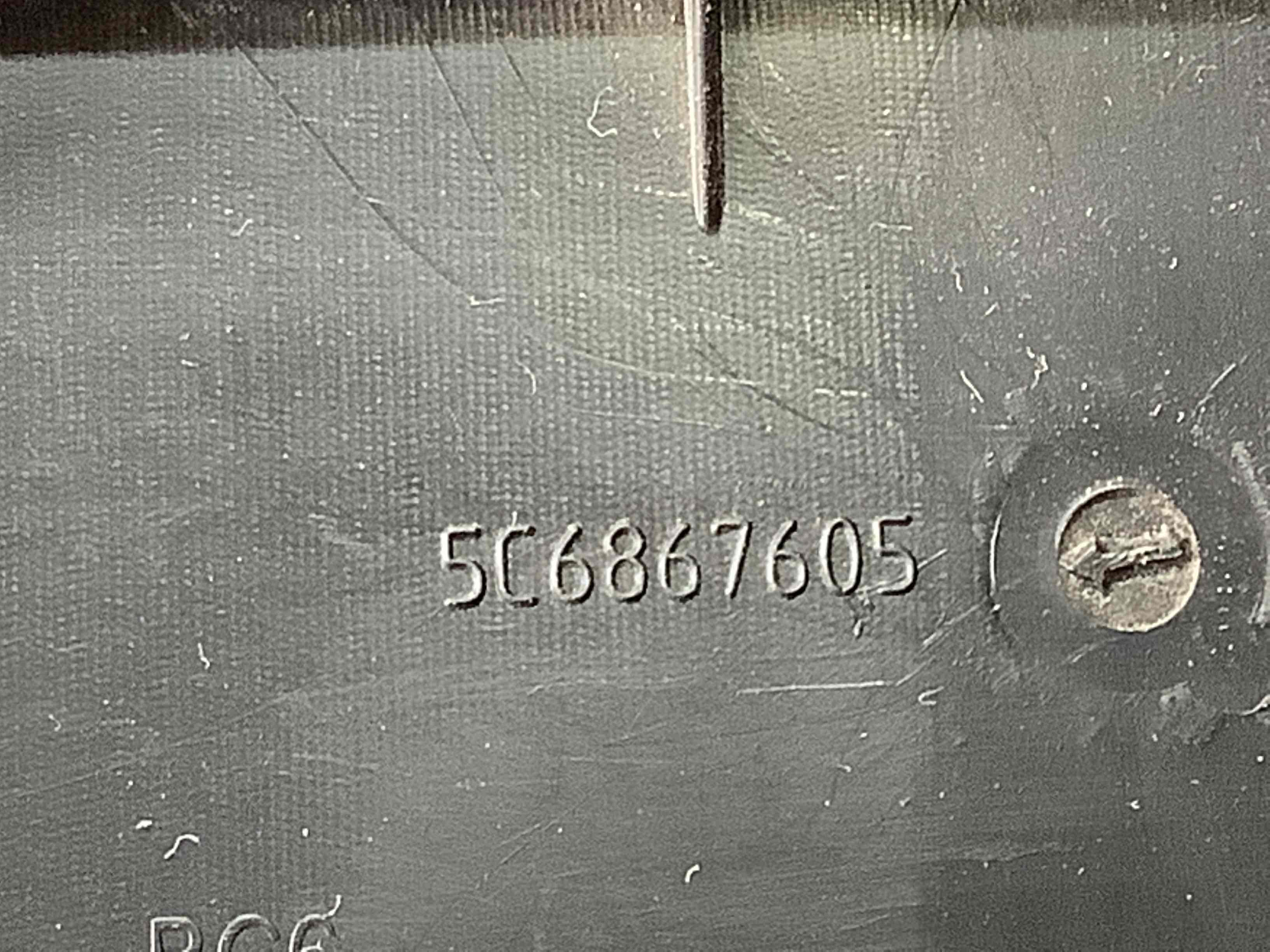 Обшивка кришки багажника