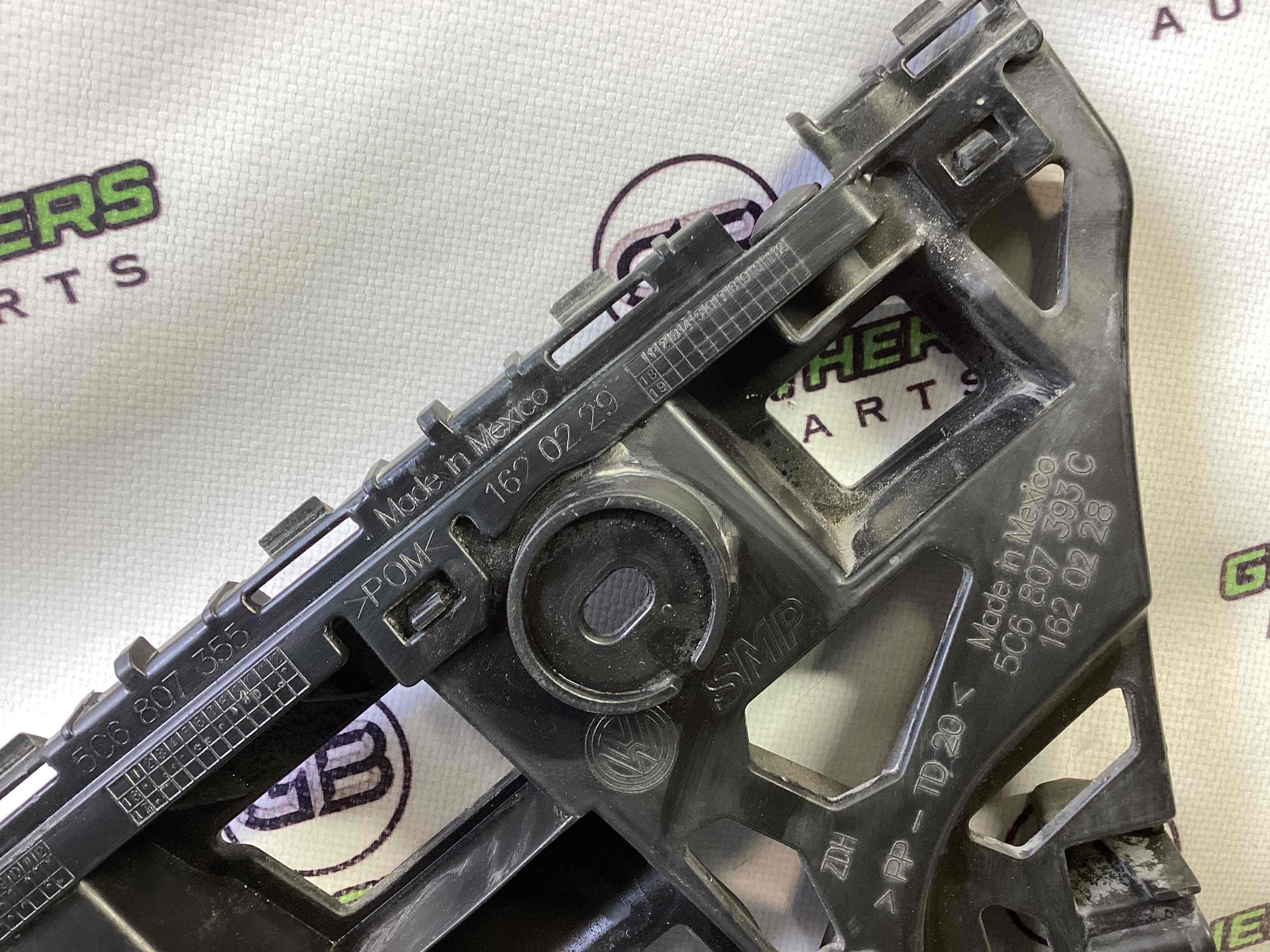 Кріплення заднього бампера ліве