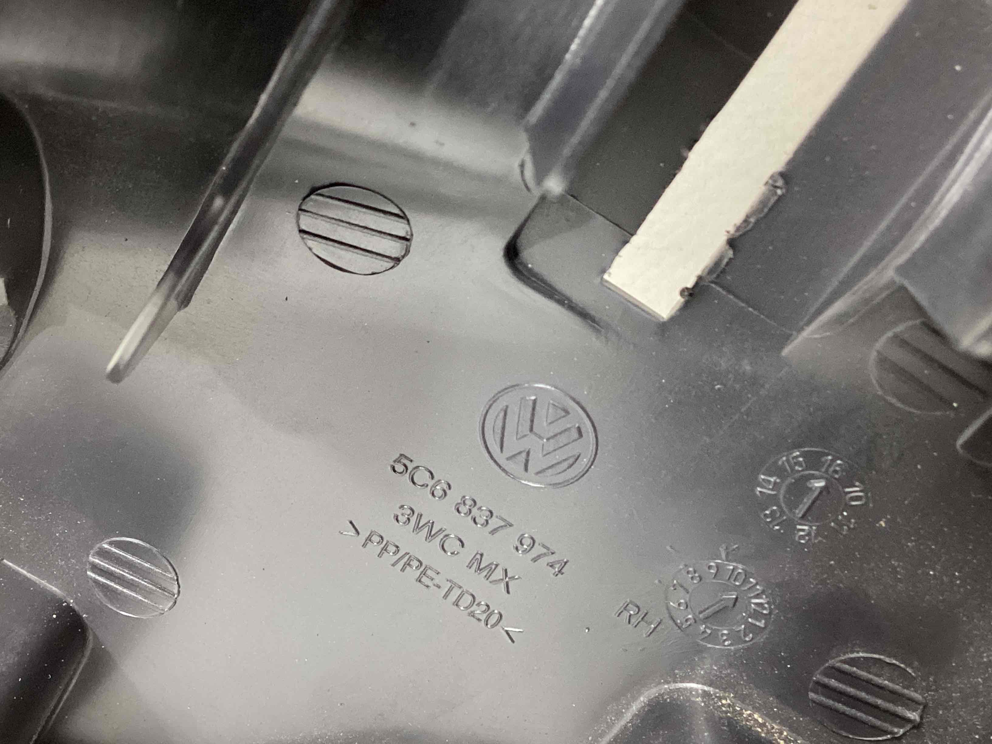 Корпус, накладка, кріплення правого дзеркала