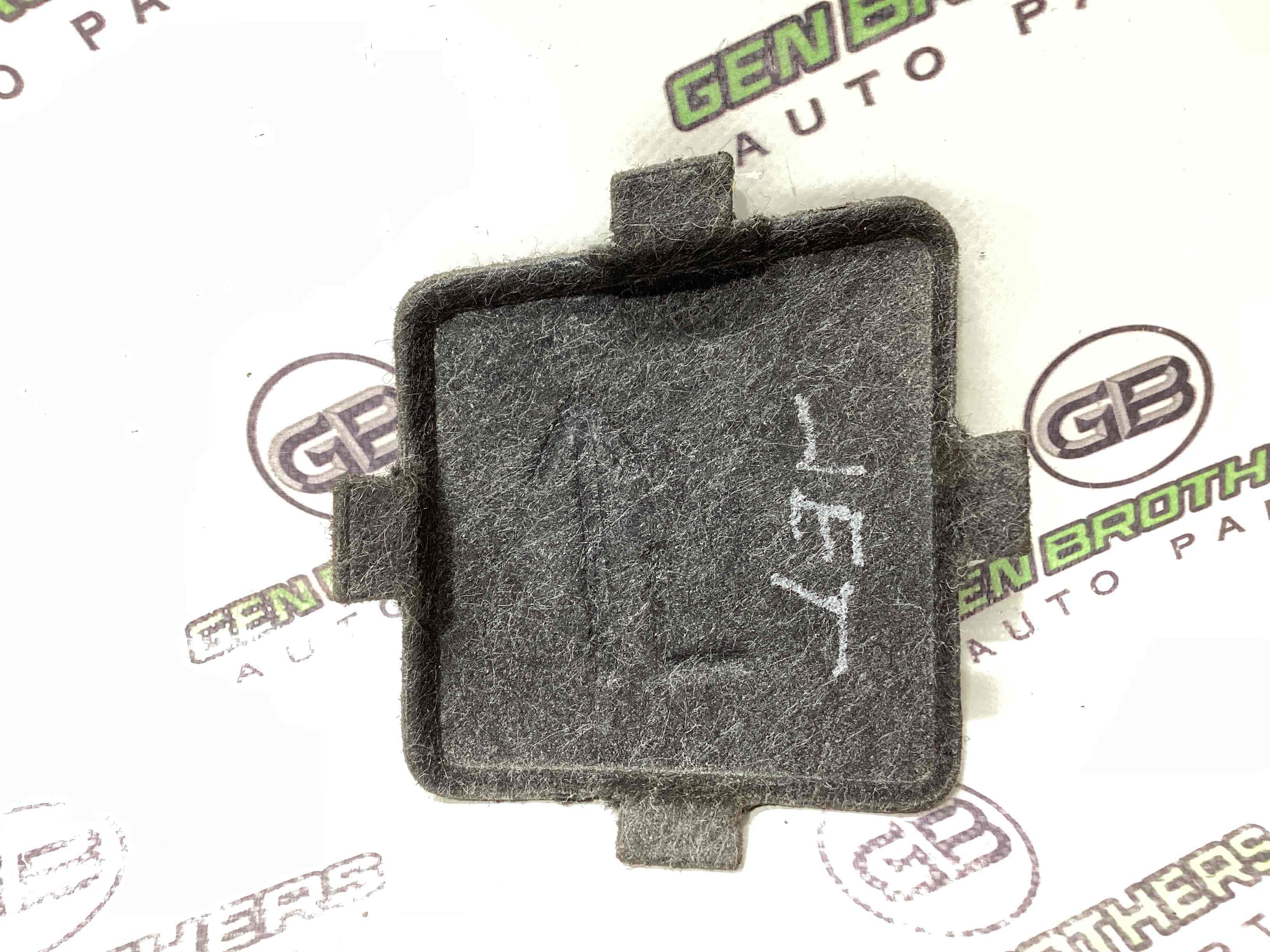 Елементи оздоблення багажника