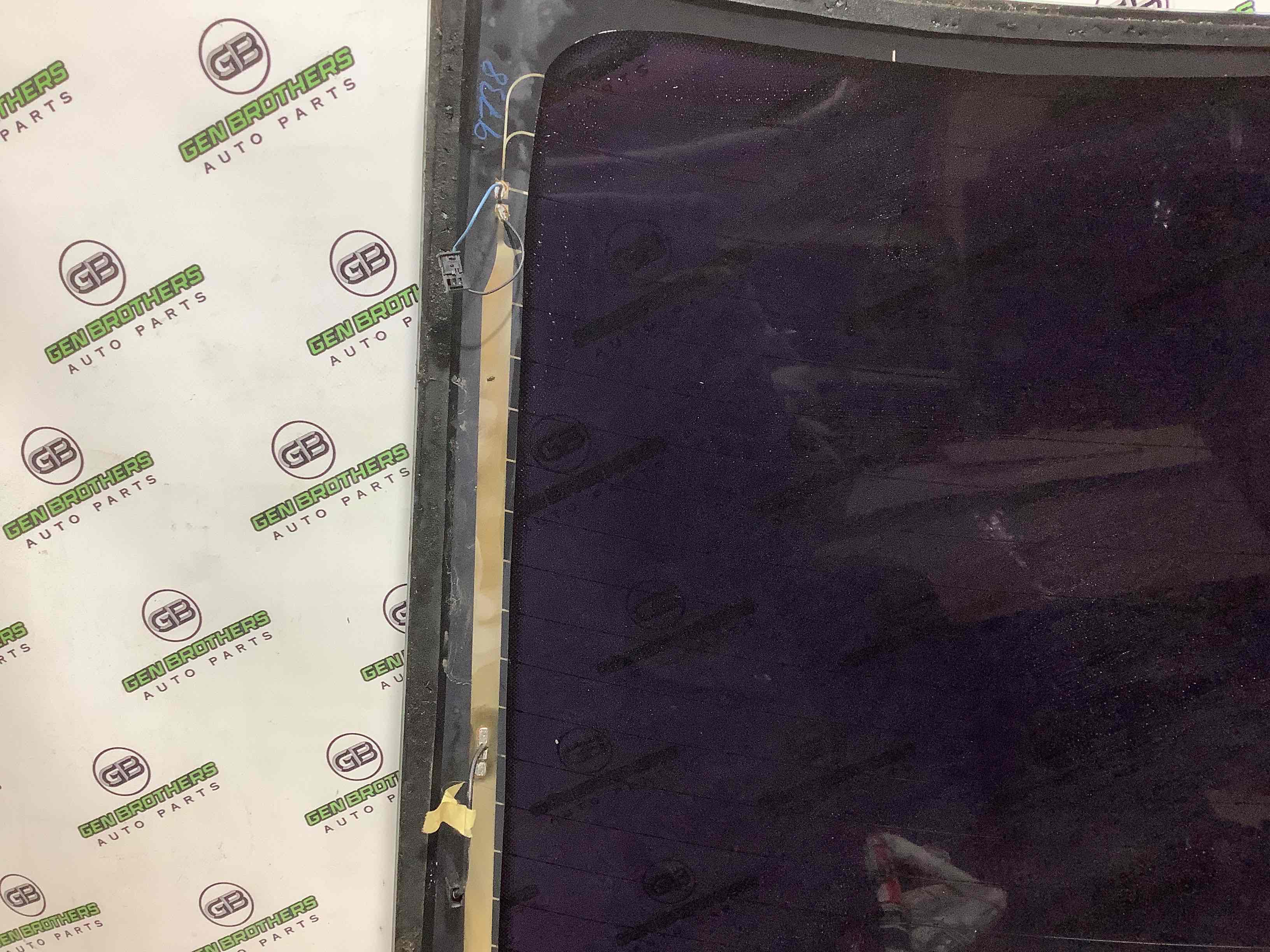 Скло заднє, скло кришки багажника