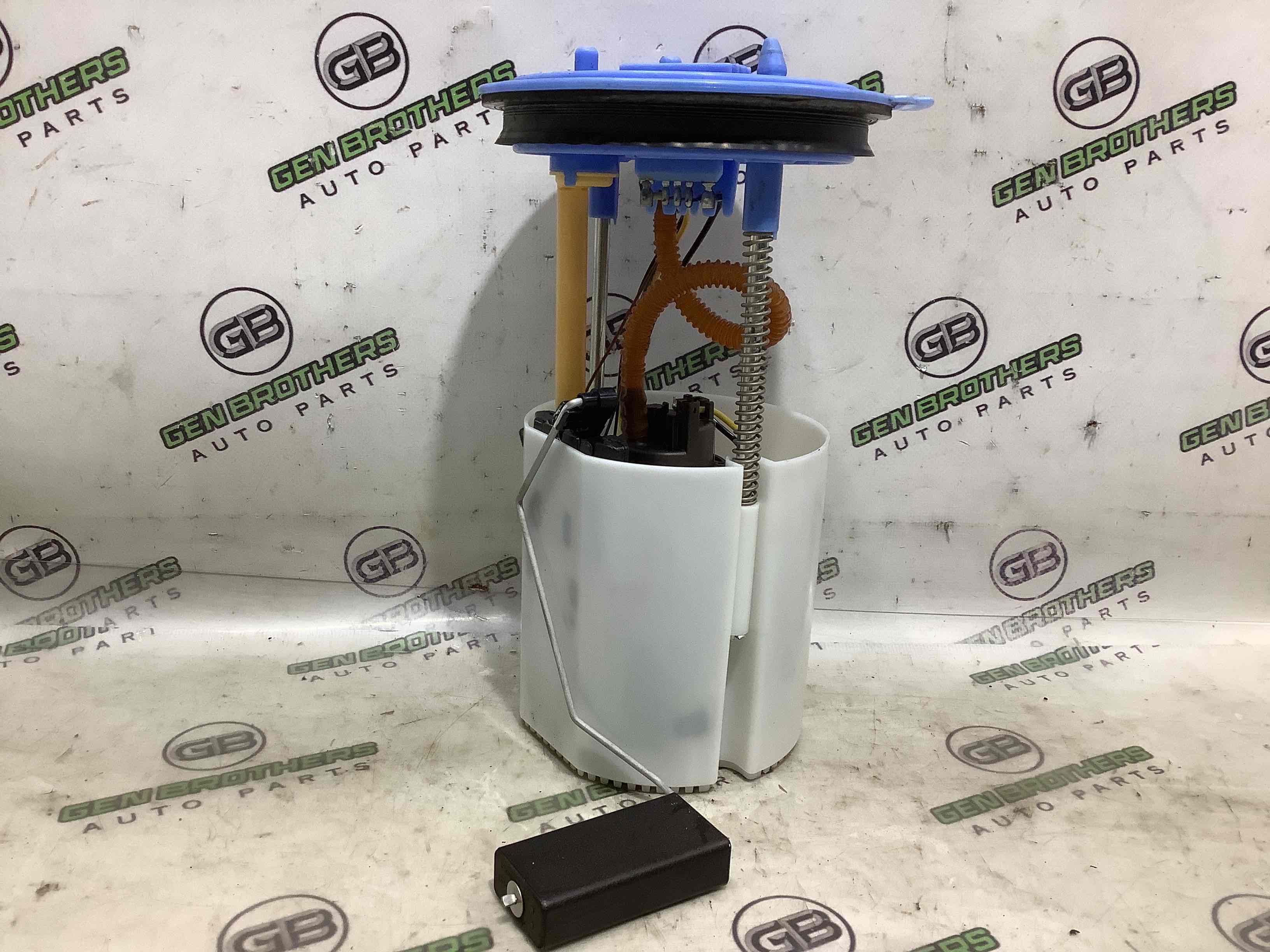 Насос паливний