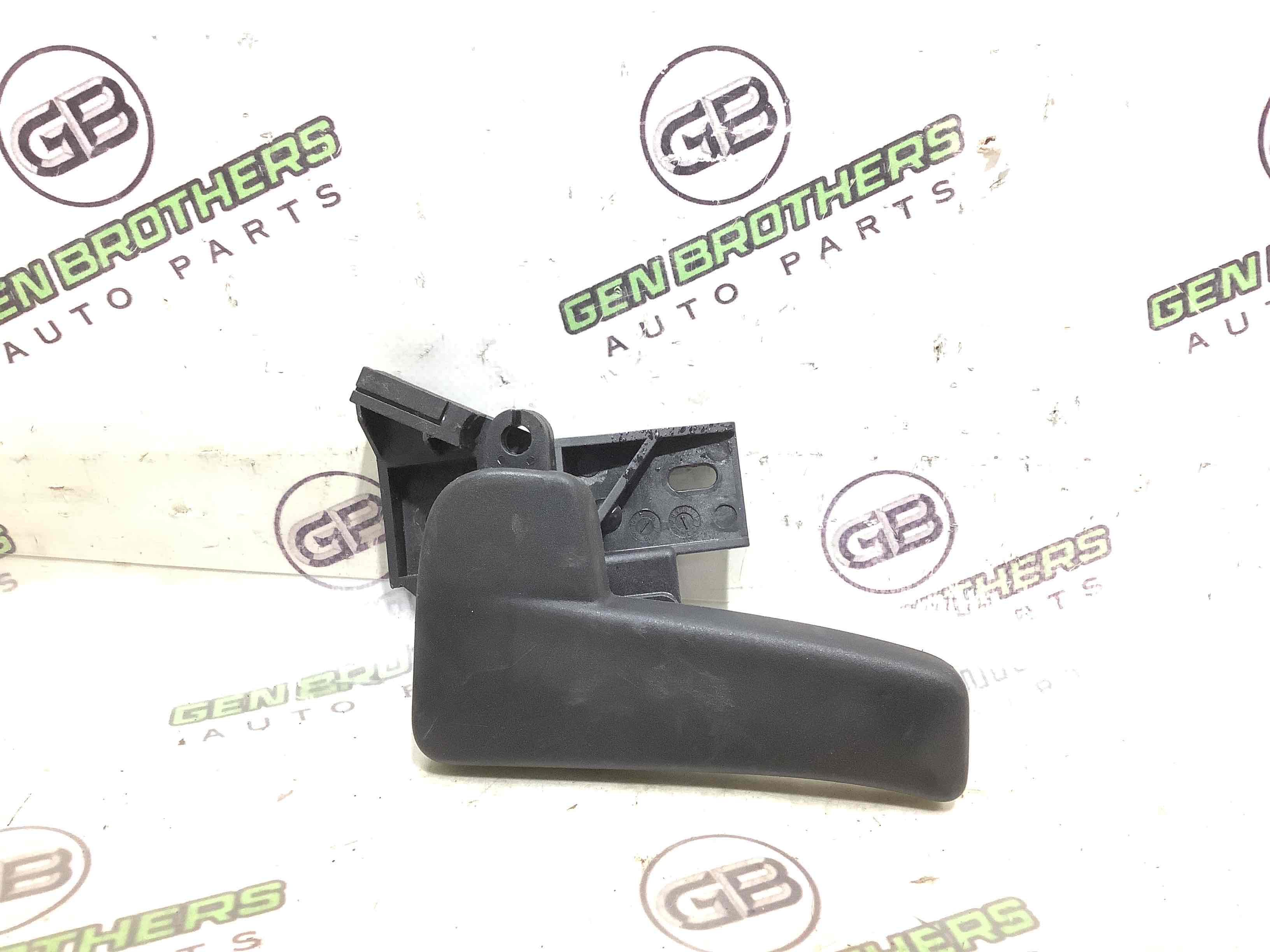 Ручка відкривання капота