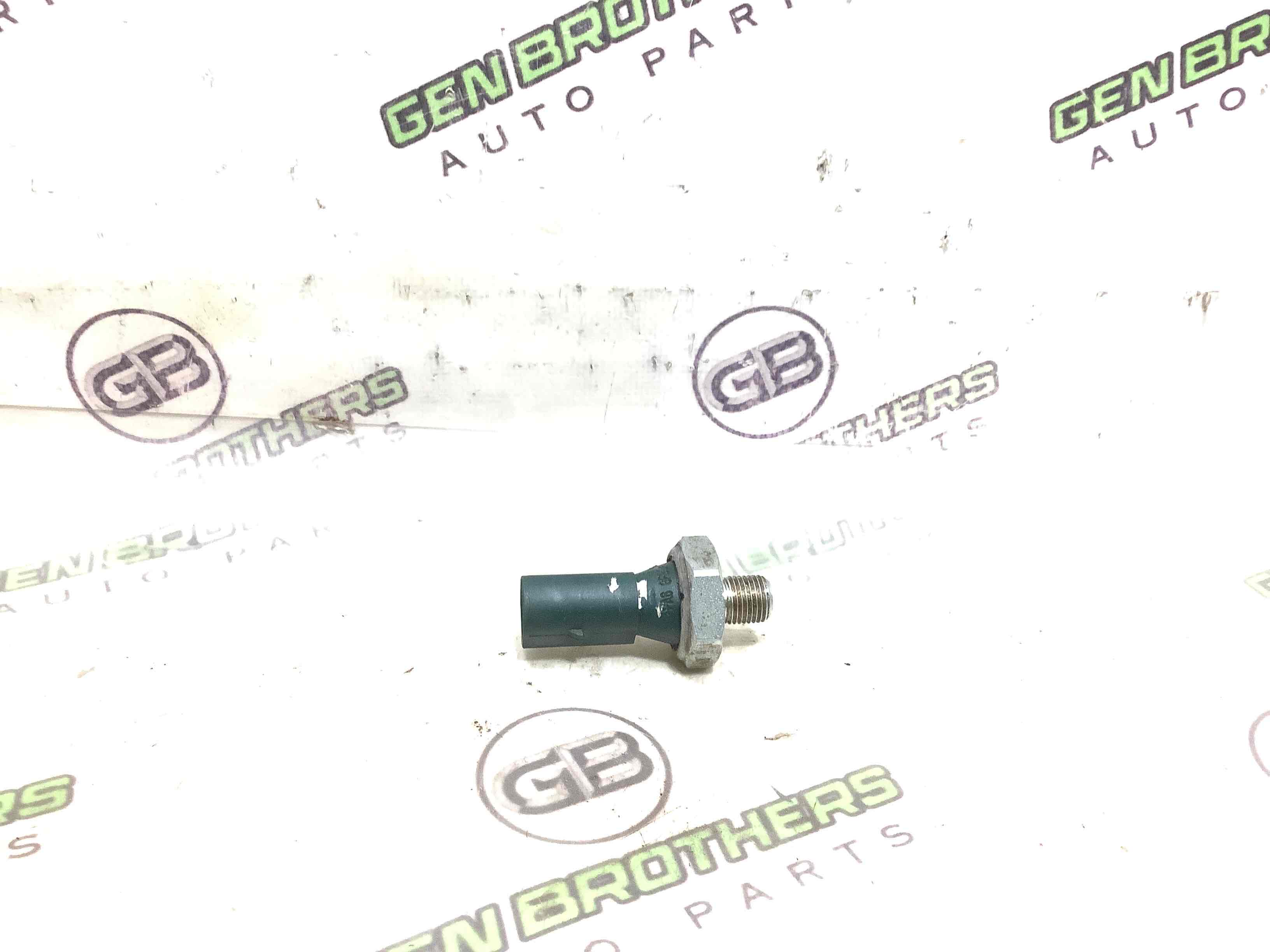 Датчик тиску олії