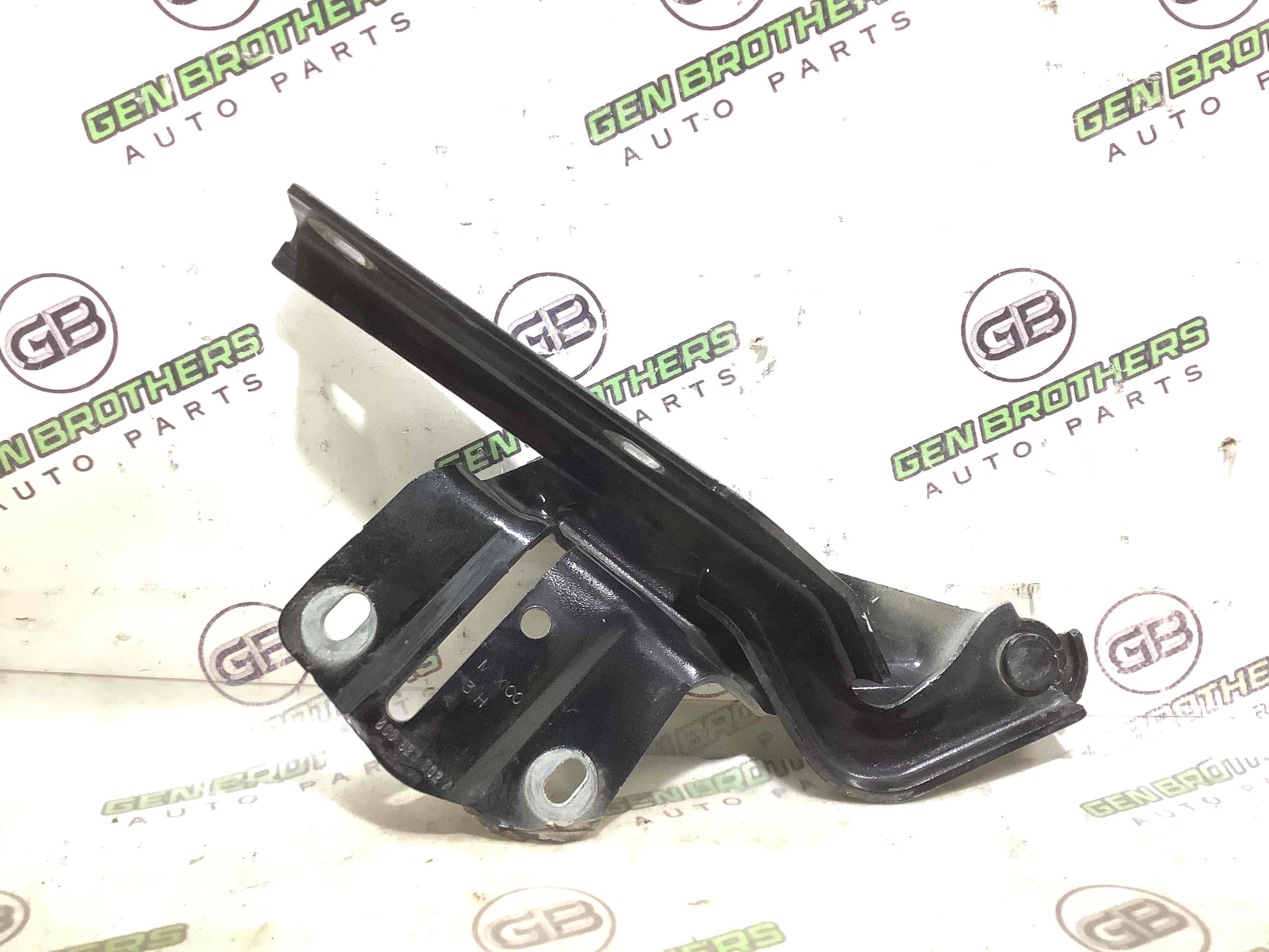 Петля капота, кронштейн капота