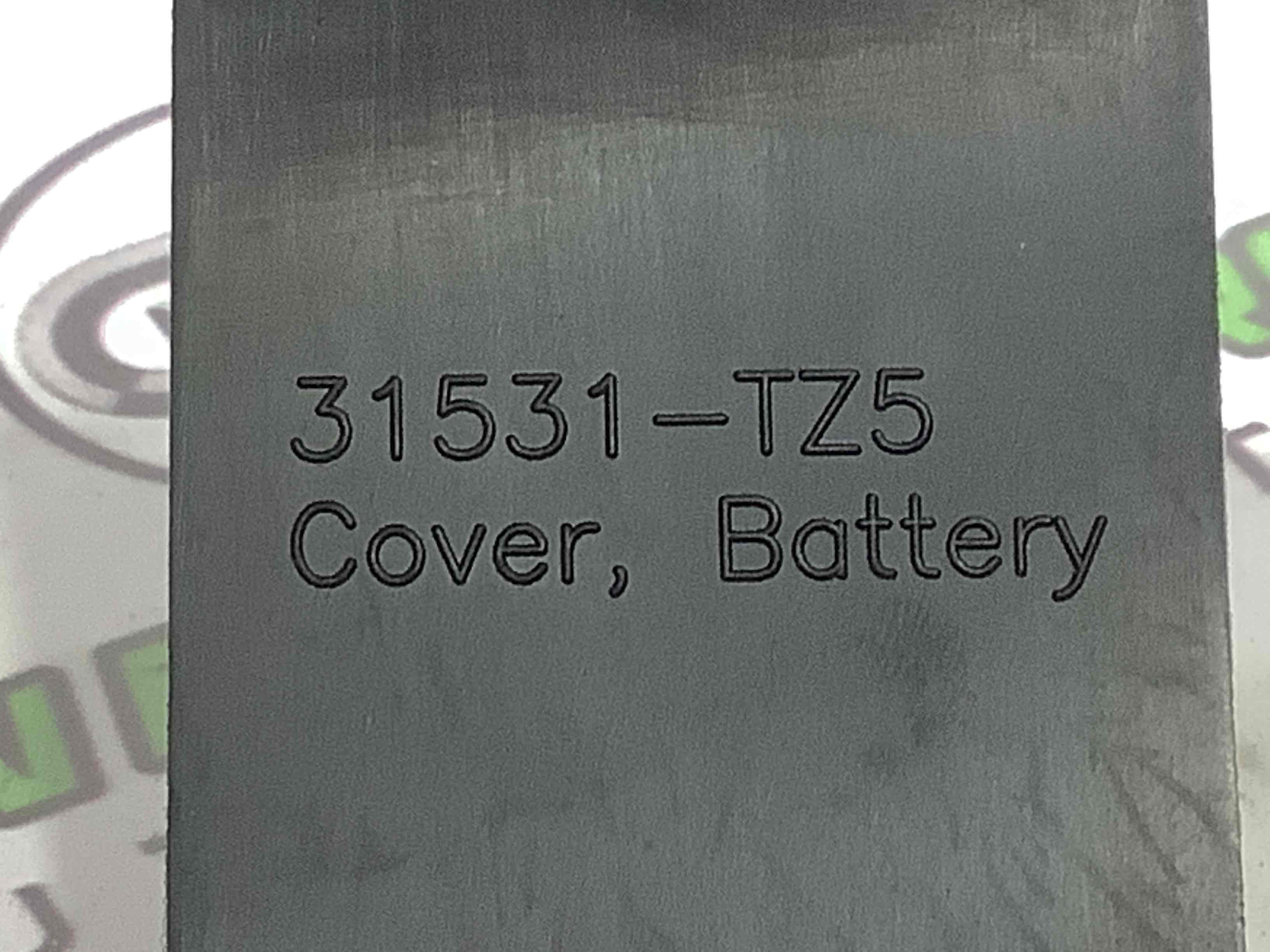 Полиця акумулятора, кришка, кріплення майданчик АКБ