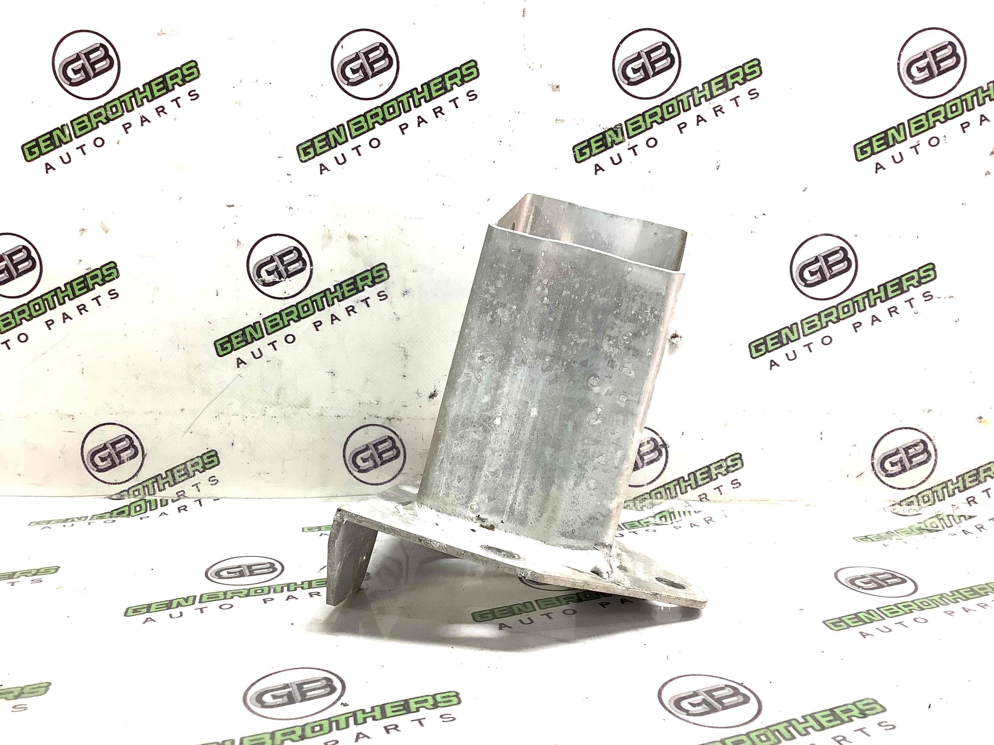 Кронштейн підсилювача бампера