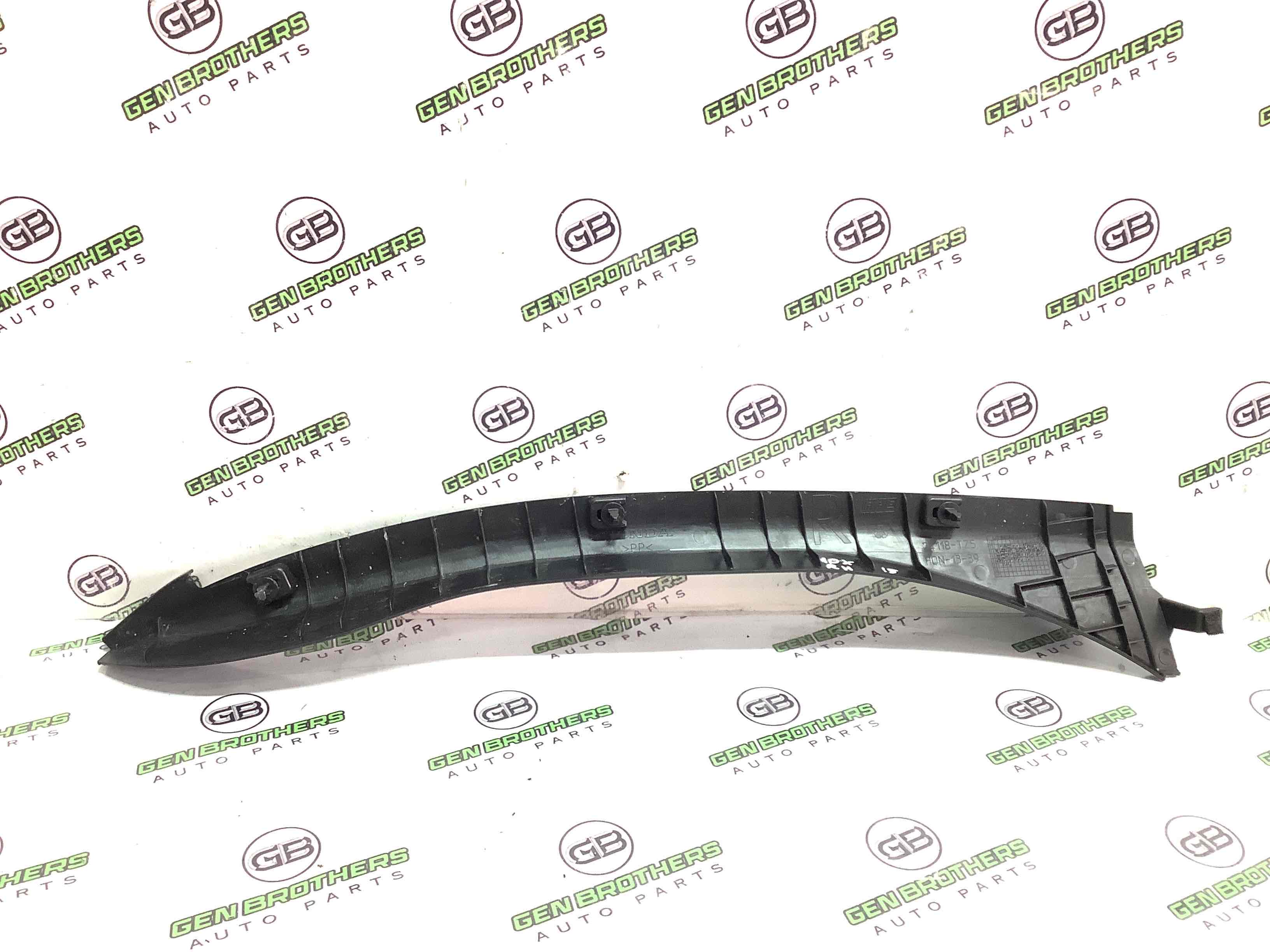 Пластик моторного відсіку