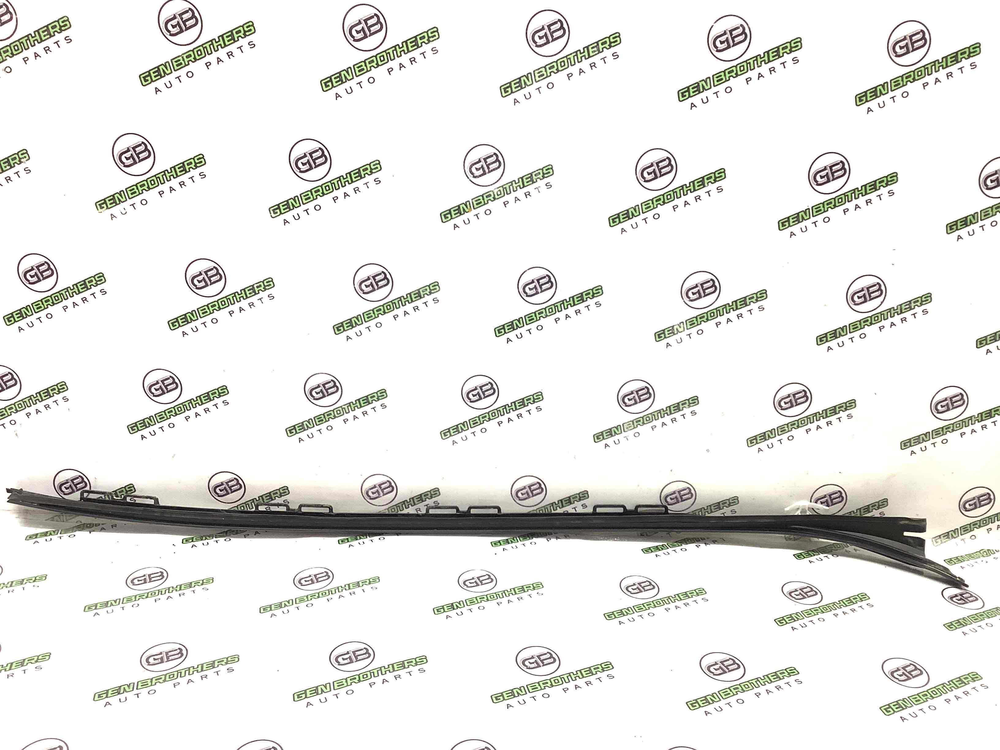 Молдинг лобового скла