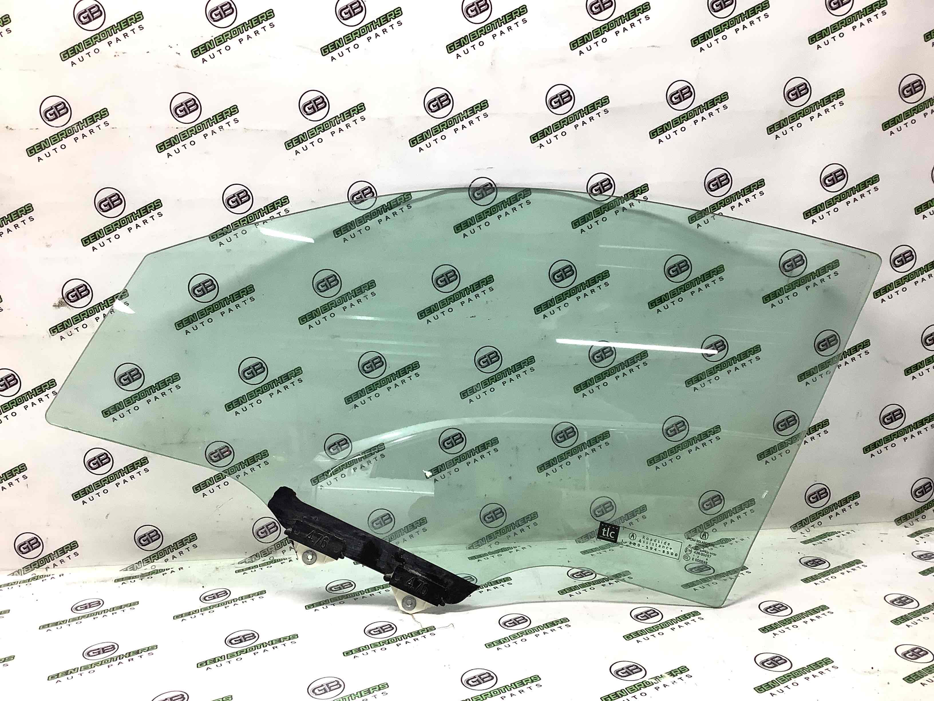 Скло переднє ліве