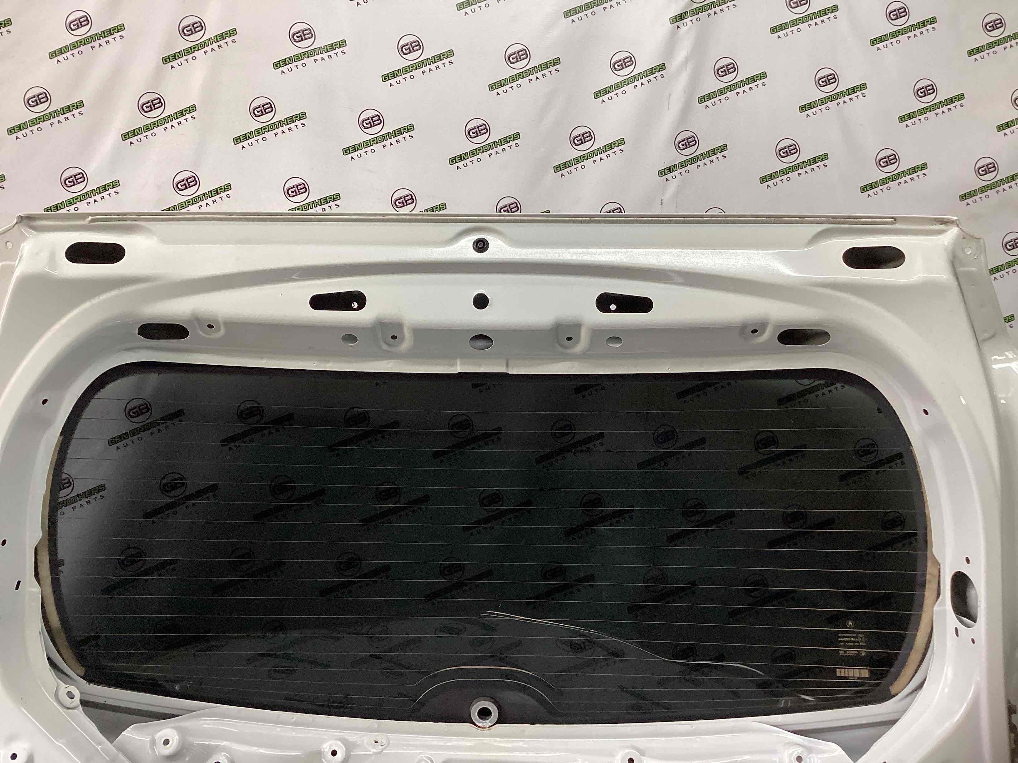 Скло заднє, скло кришки багажника