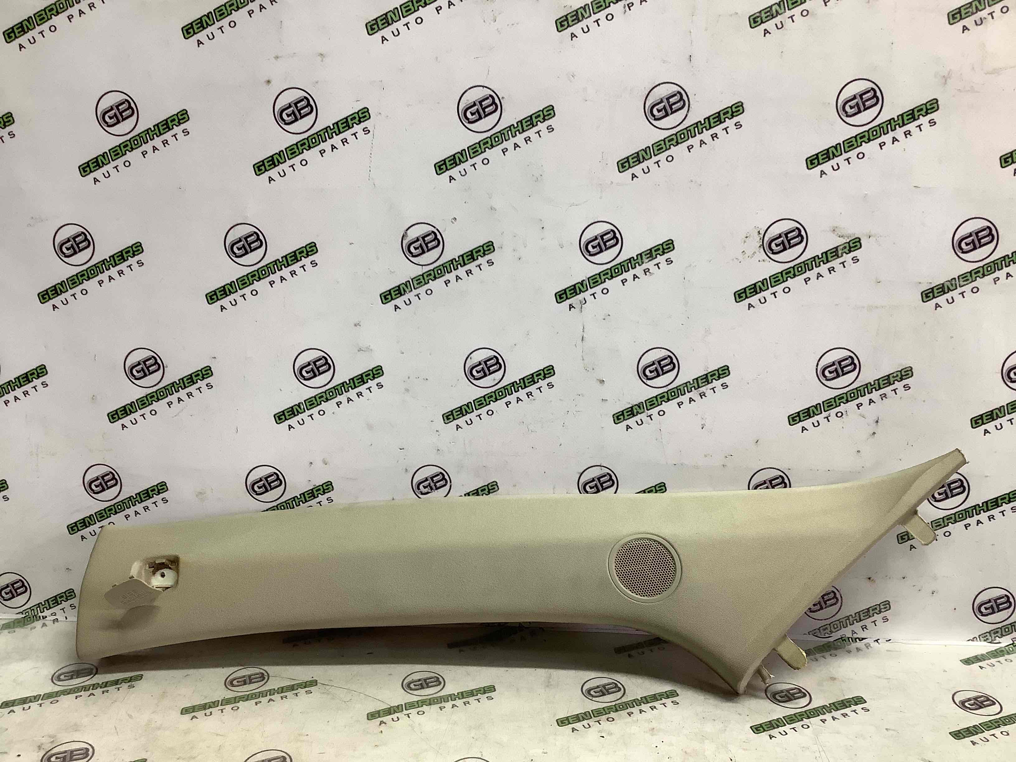 Обшивка передньої стійки ліва