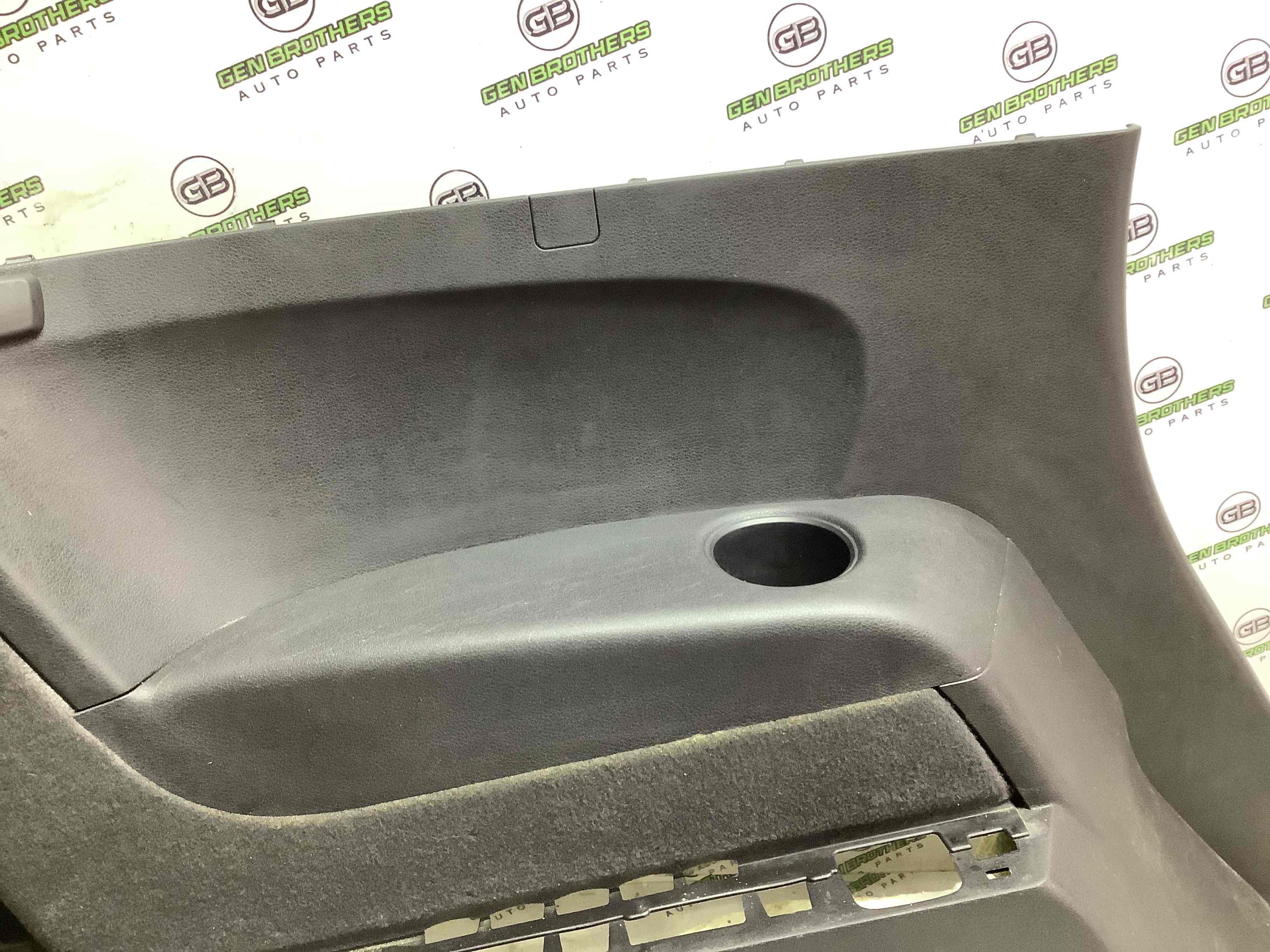 Елементи оздоблення багажника