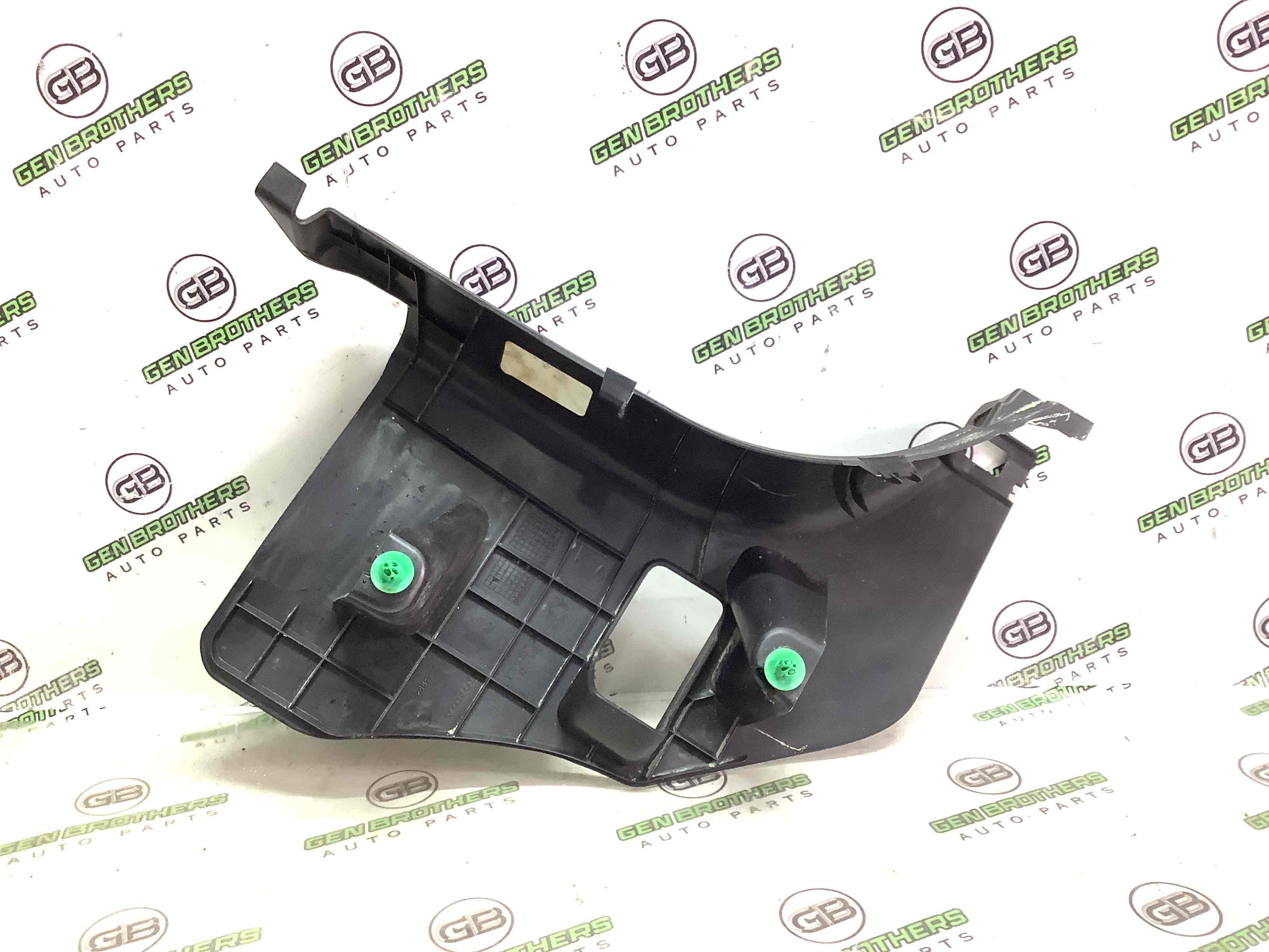 Обшивка передньої стійки ліва