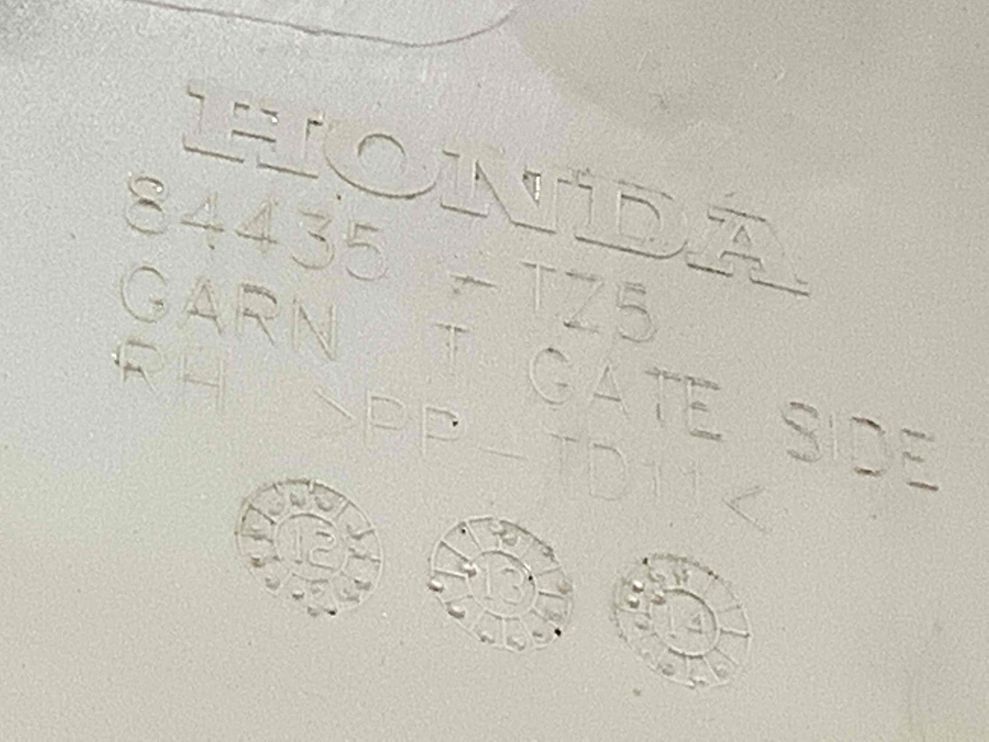 Елементи оздоблення багажника