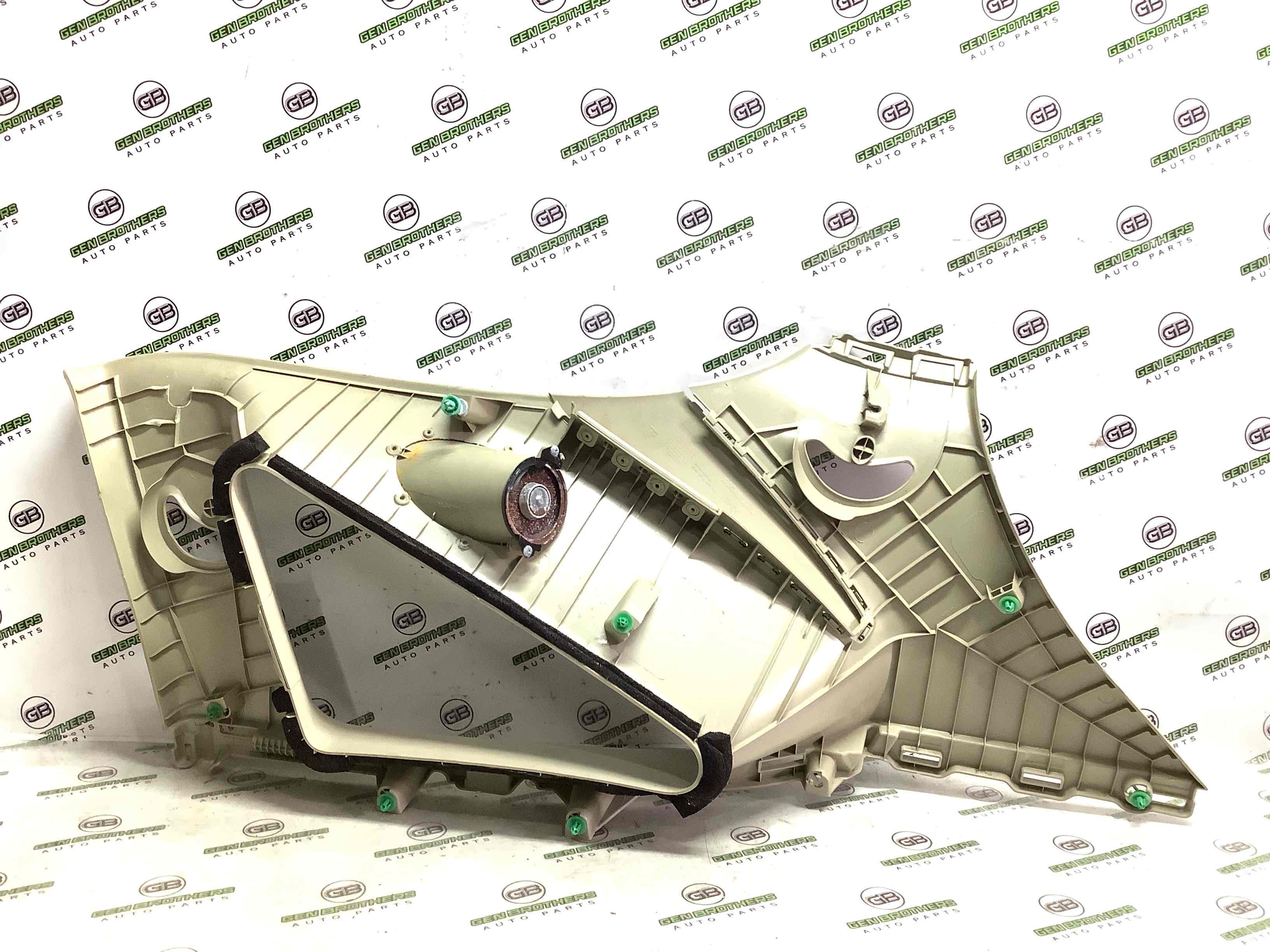 Обшивка задньої стійки ліва