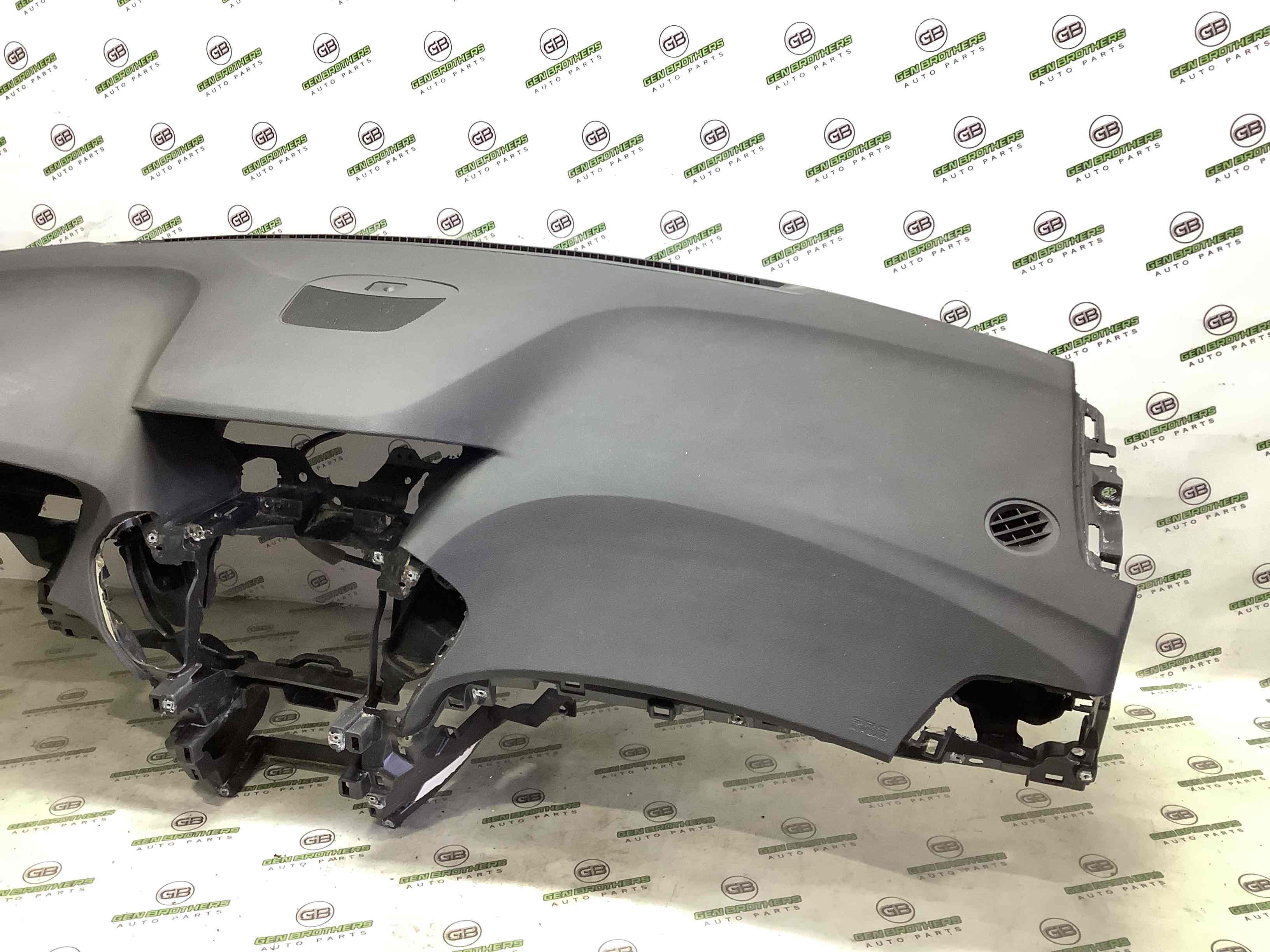 Панель передня салону торпедо