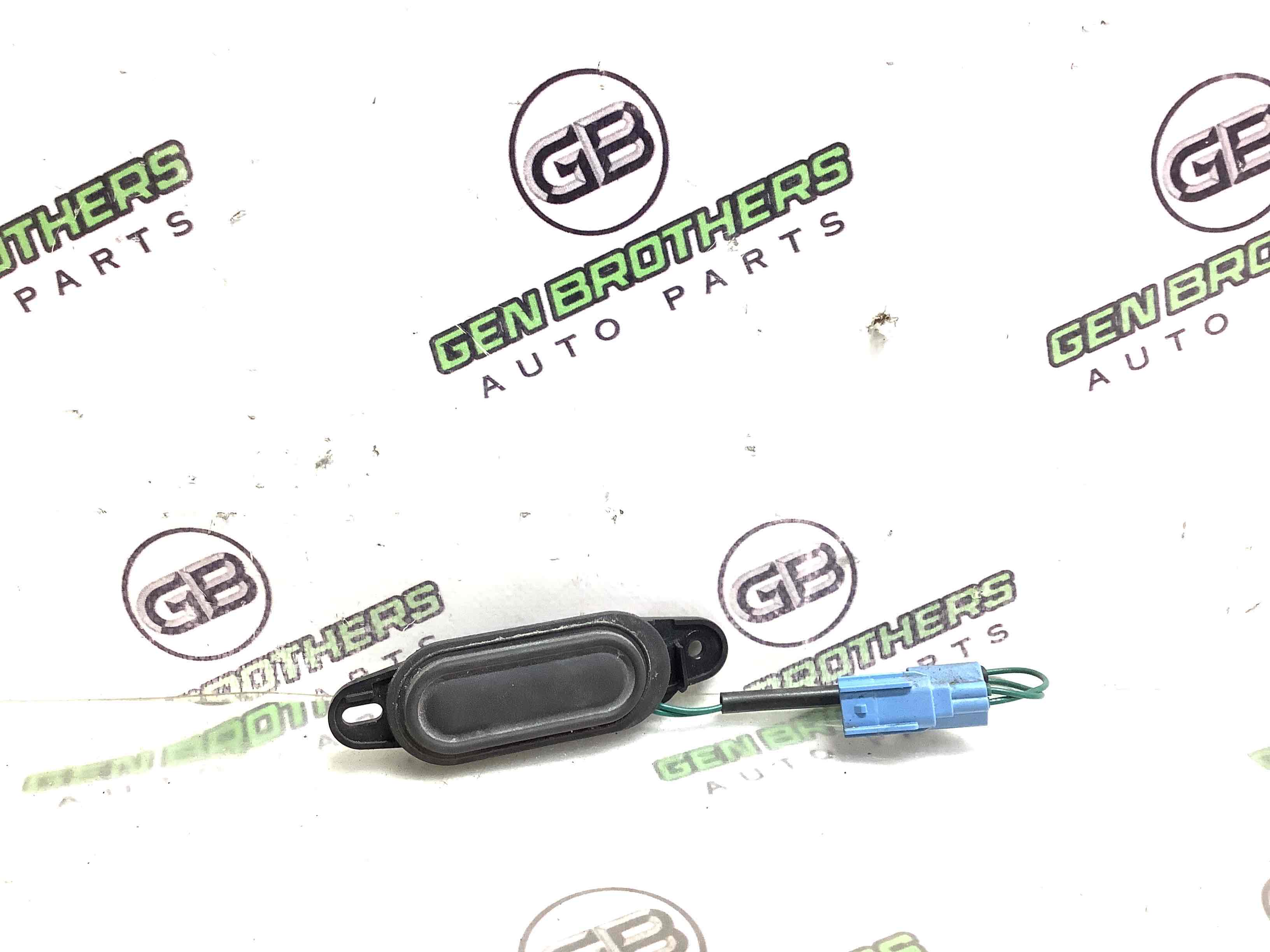 Кнопка відкриття багажника