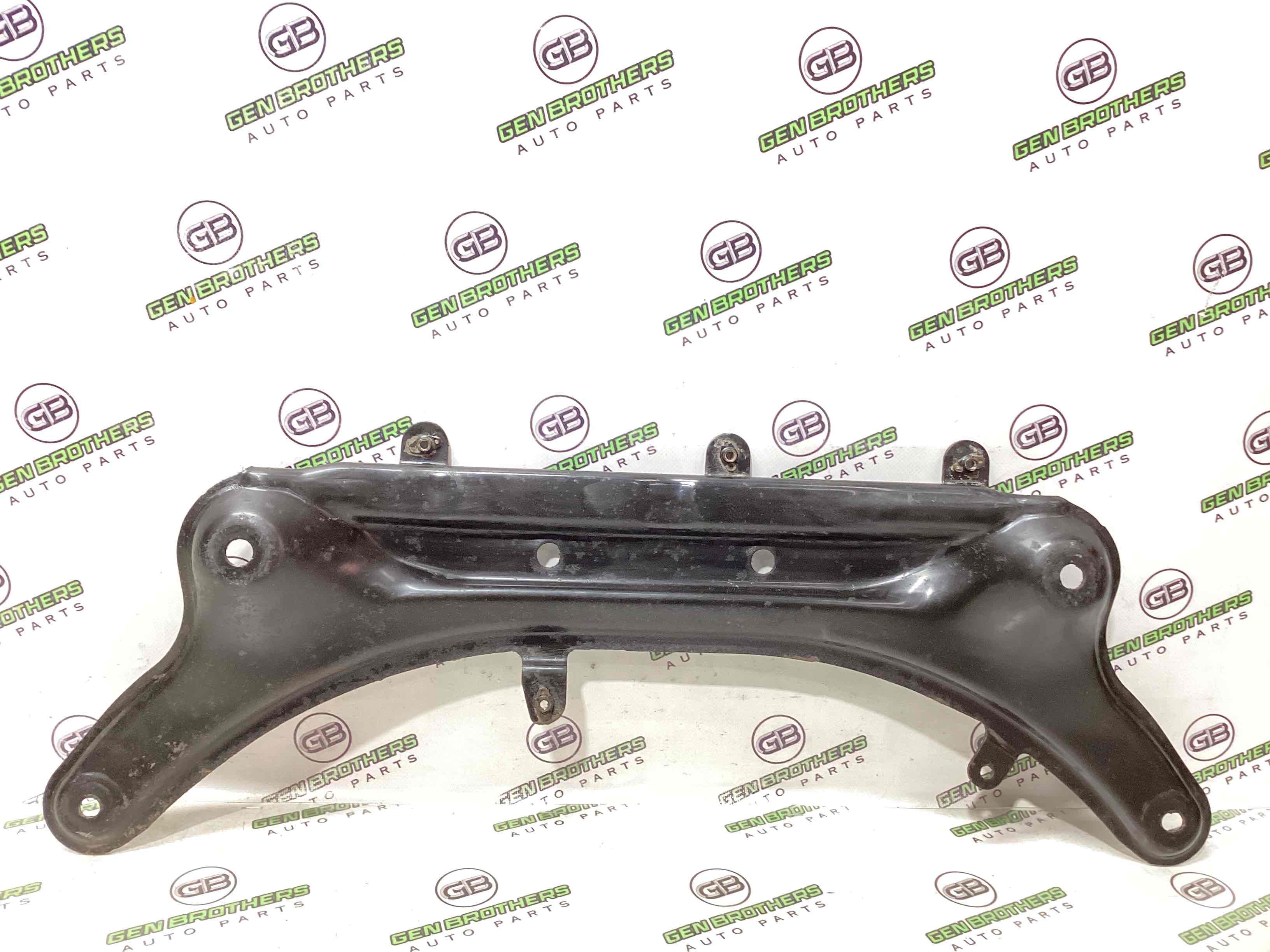 Кронштейн переднього підрамника