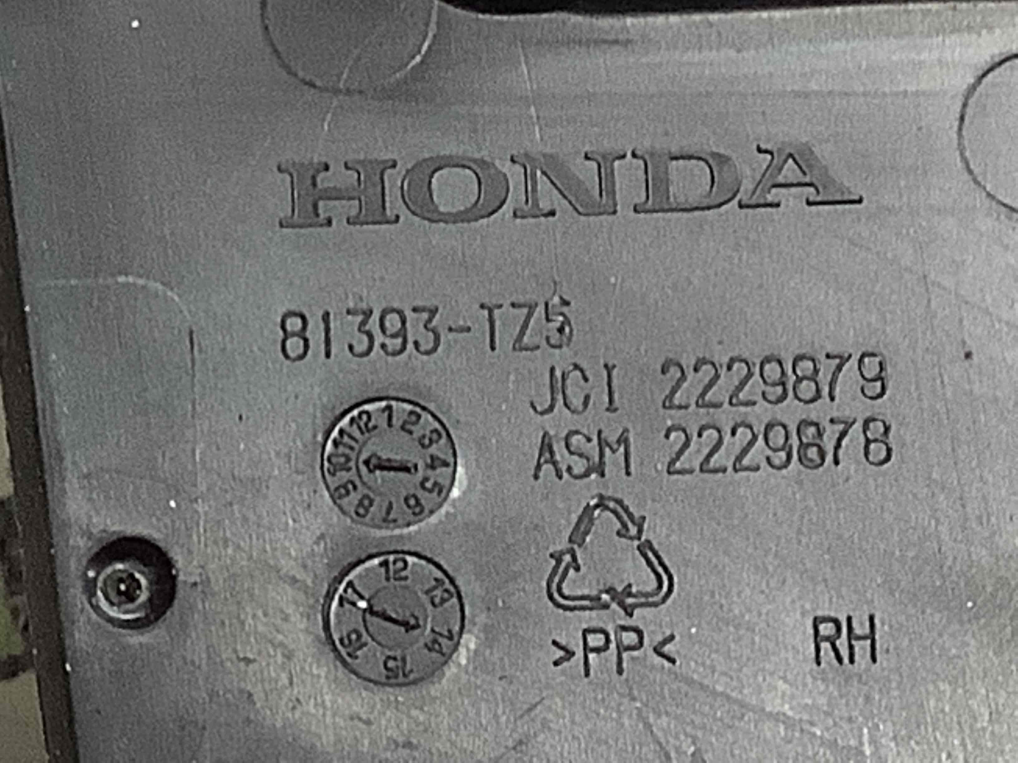 Пластикові елементи салону