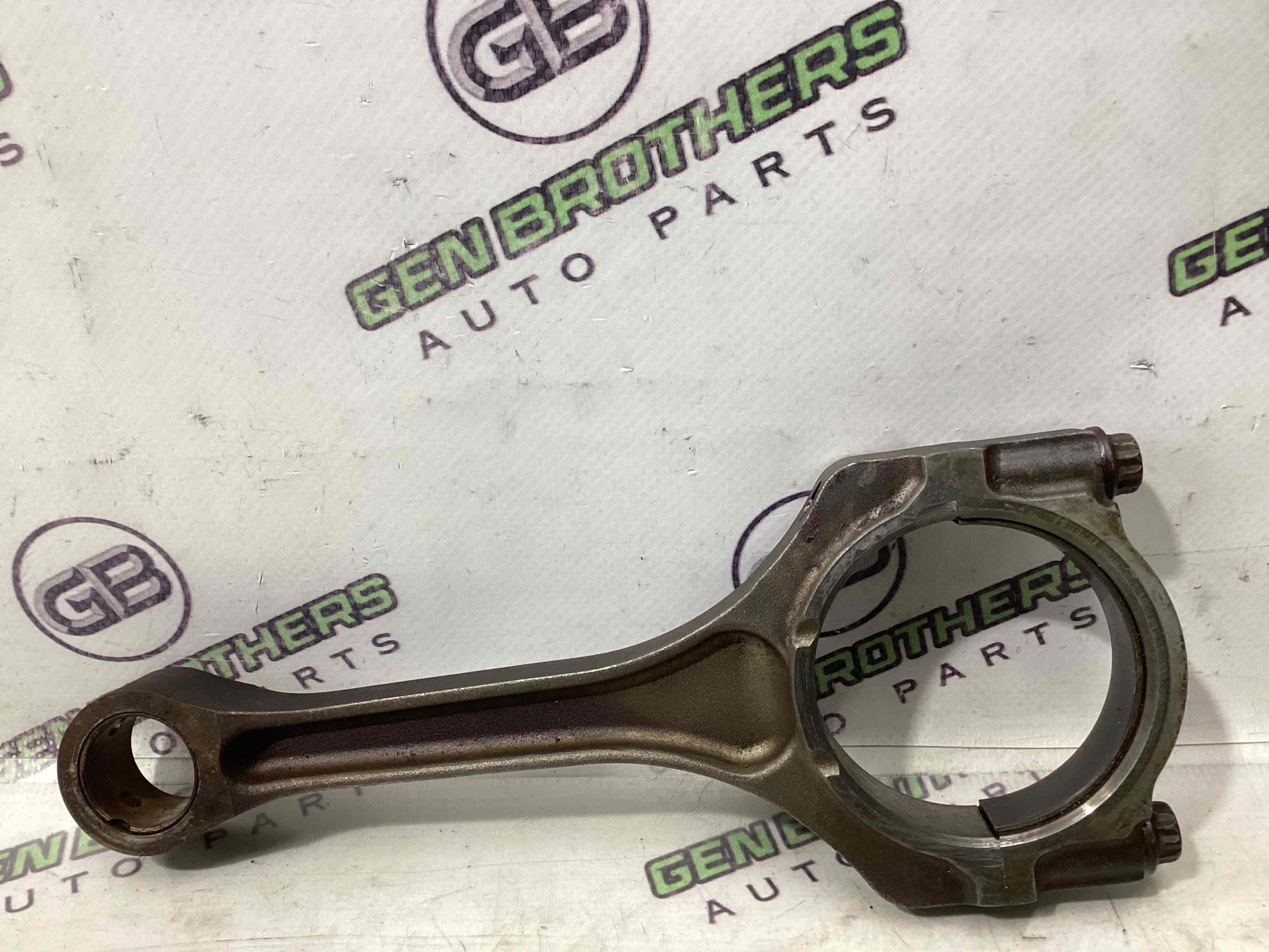 Шатун поршня двигуна