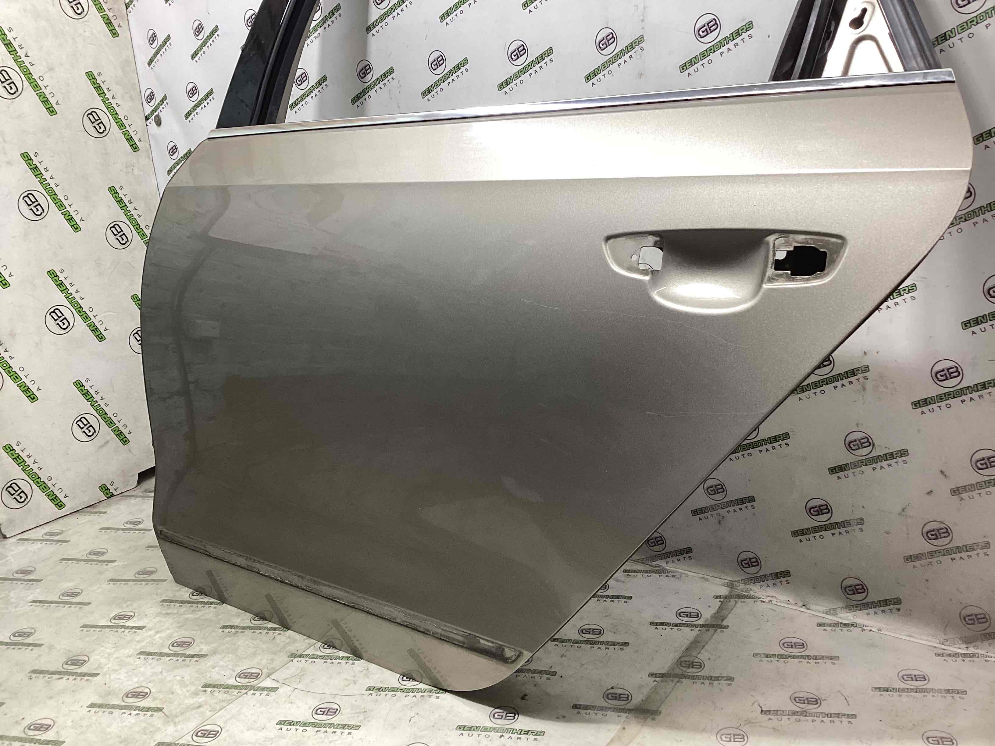 Двері задні ліві