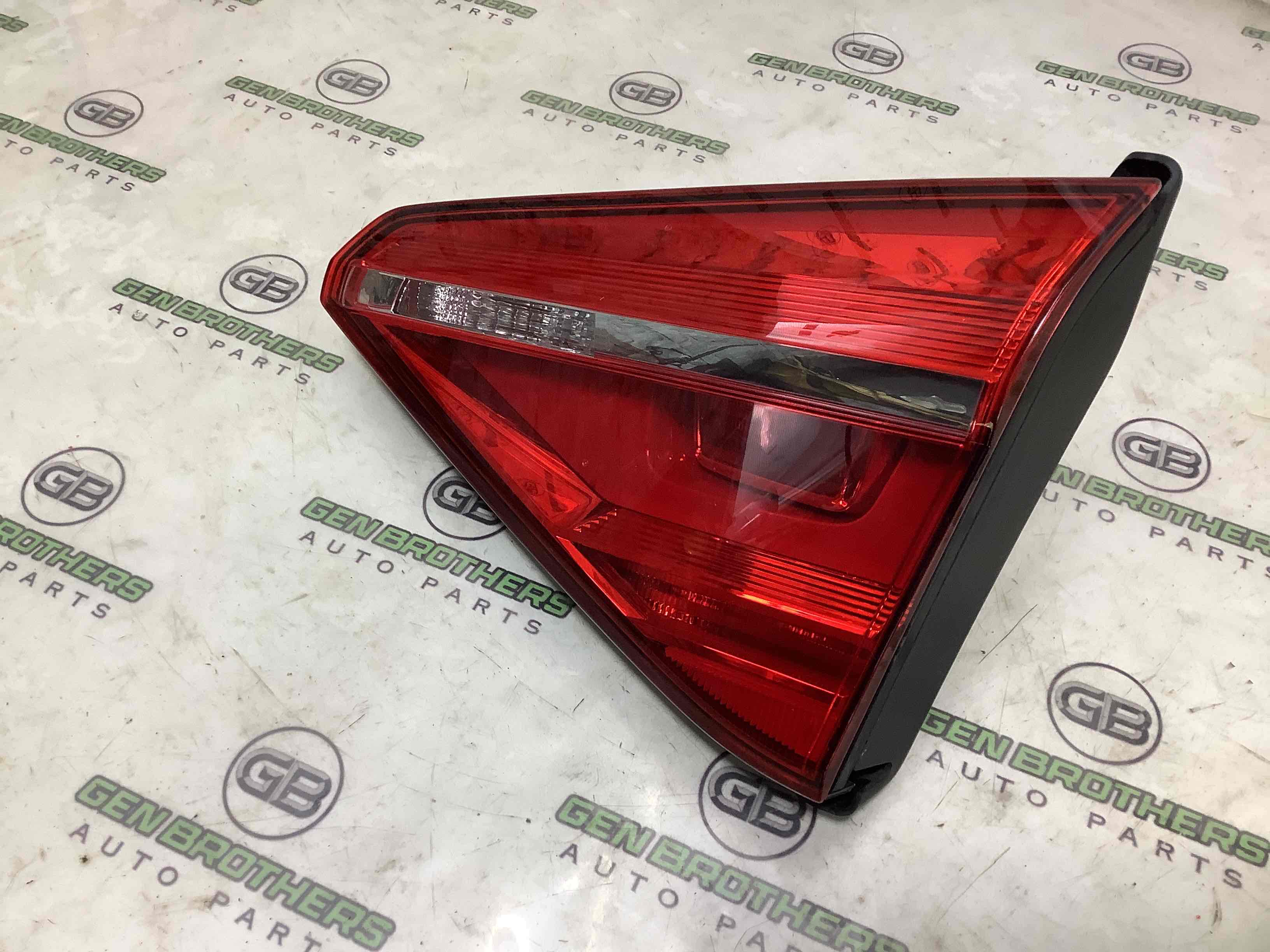 Ліхтар задній правий