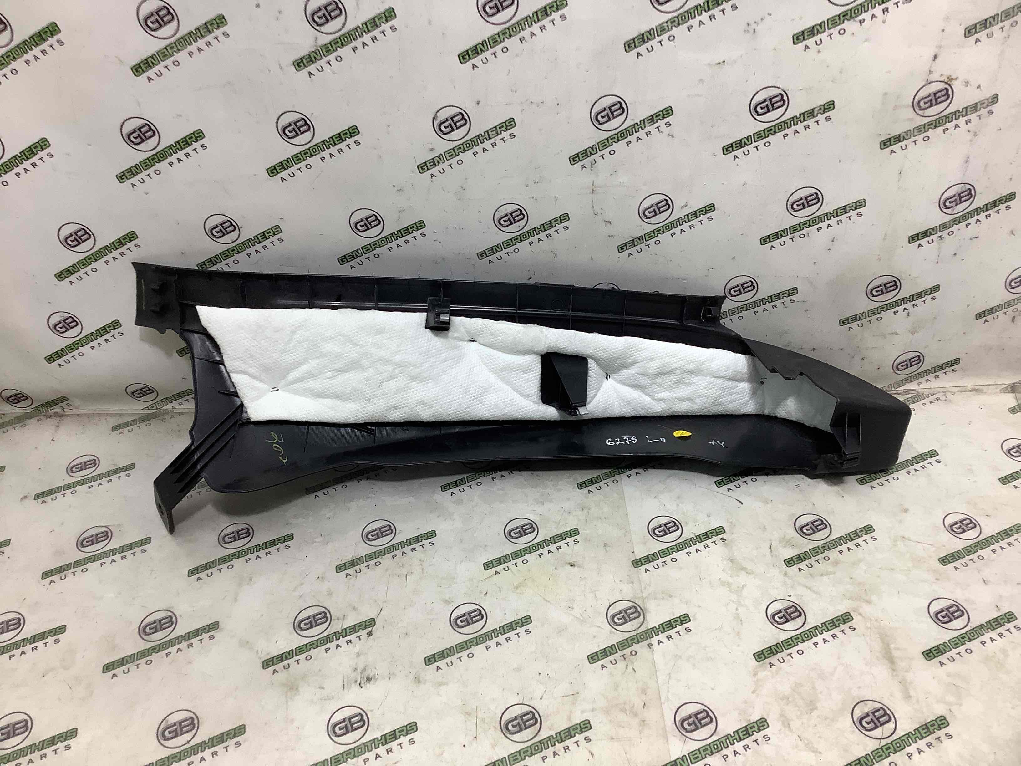 Обшивка задньої стійки ліва